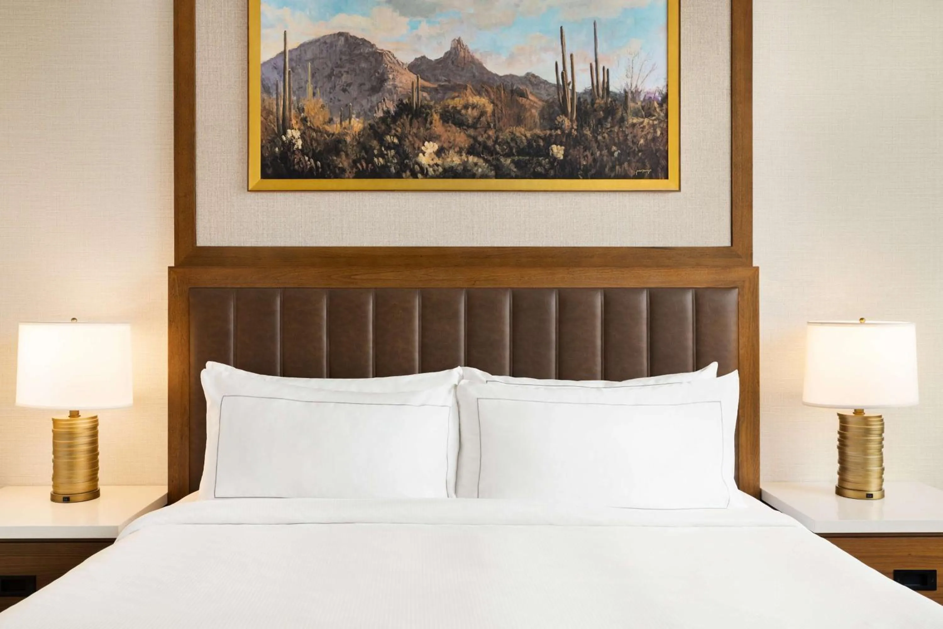 Photo of the whole room, Bed in Hilton North Scottsdale At Cavasson