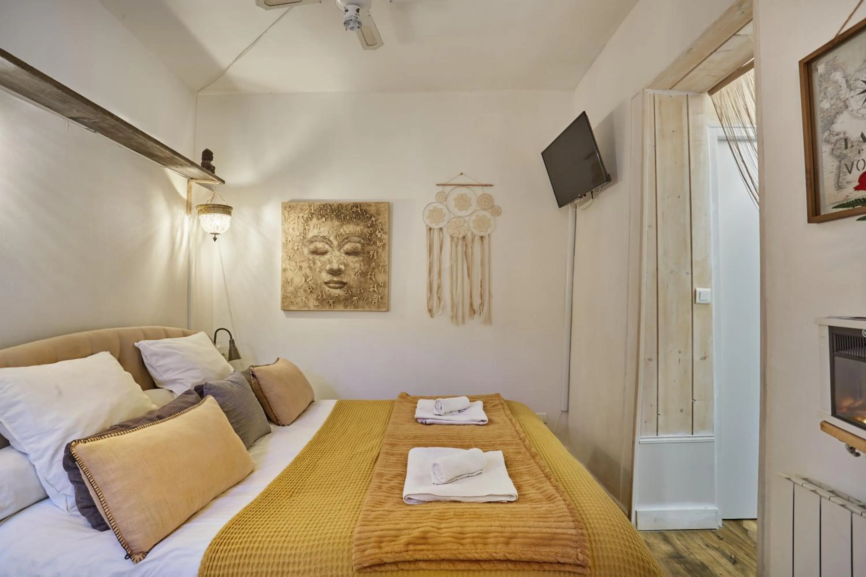 Bed in Appart Aix sauna jacuzzi balneo spa privatifs hyper centre historique cour intérieur