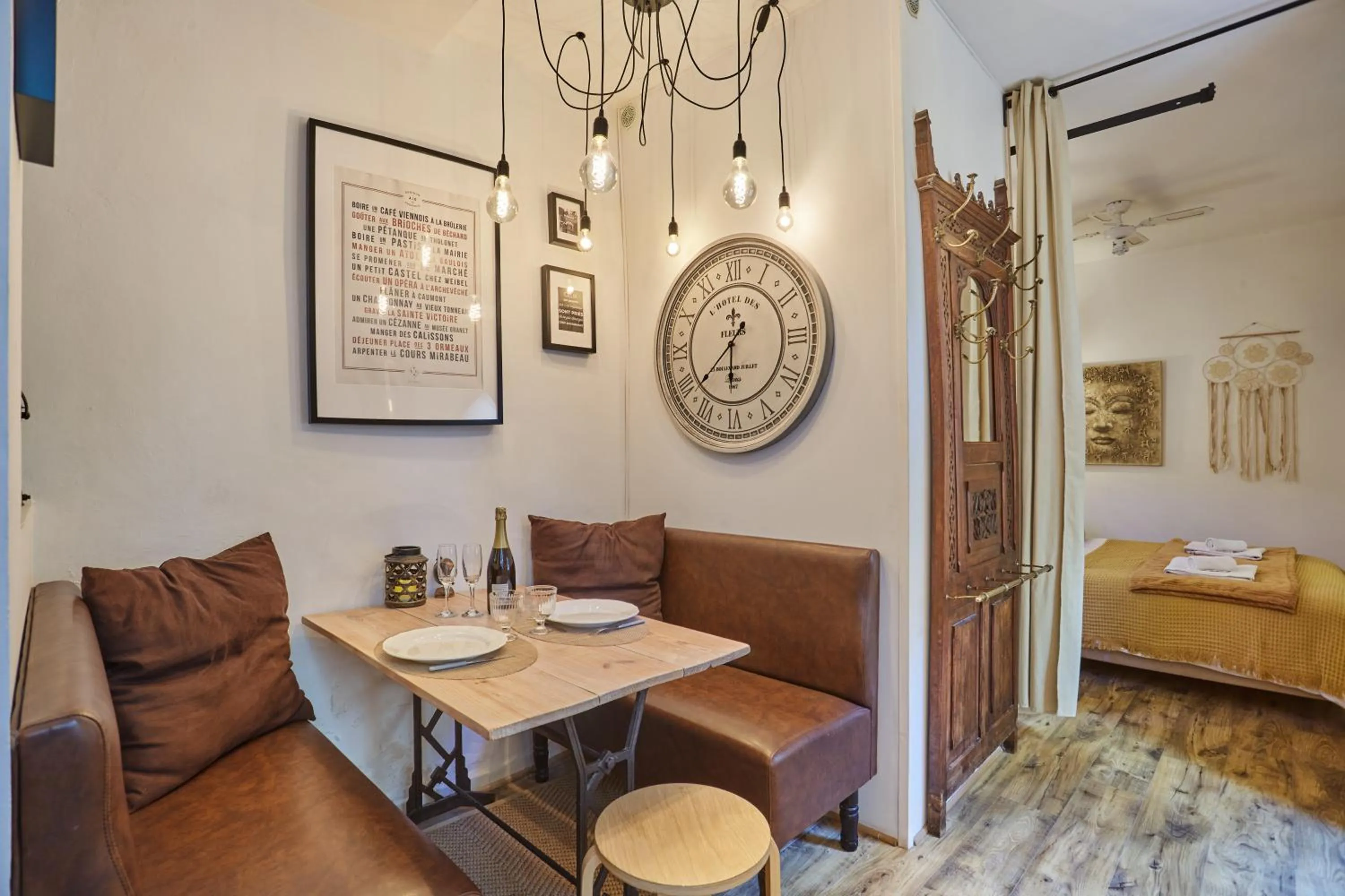 Appart Aix sauna jacuzzi balneo spa privatifs hyper centre historique cour intérieur