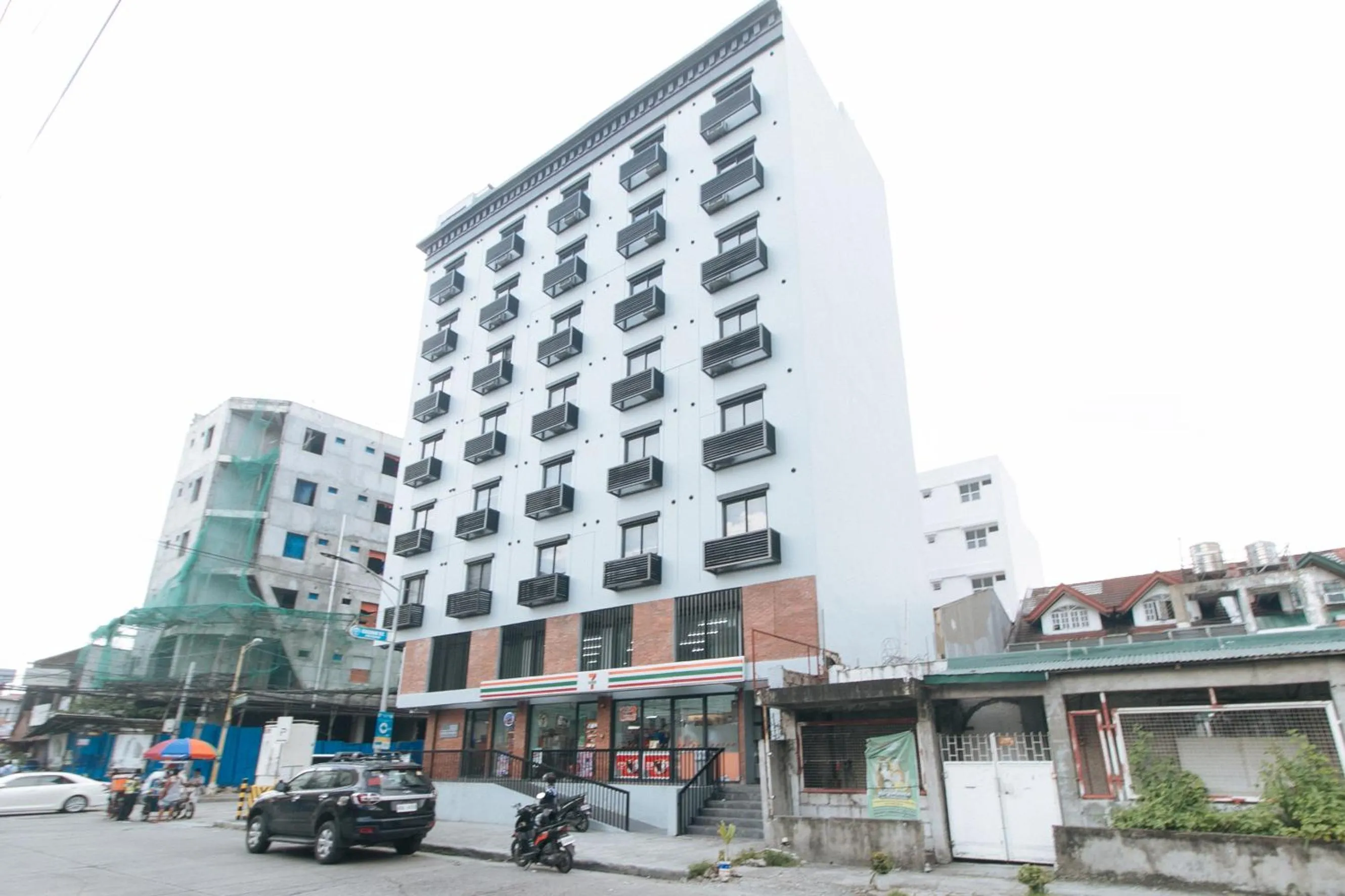 Property building in Filmore Suites Makati by RedDoorz