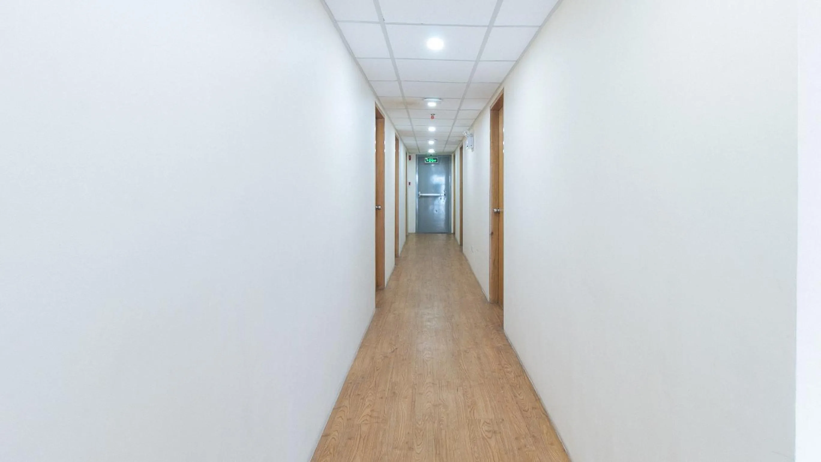 Area and facilities in Filmore Suites Makati by RedDoorz