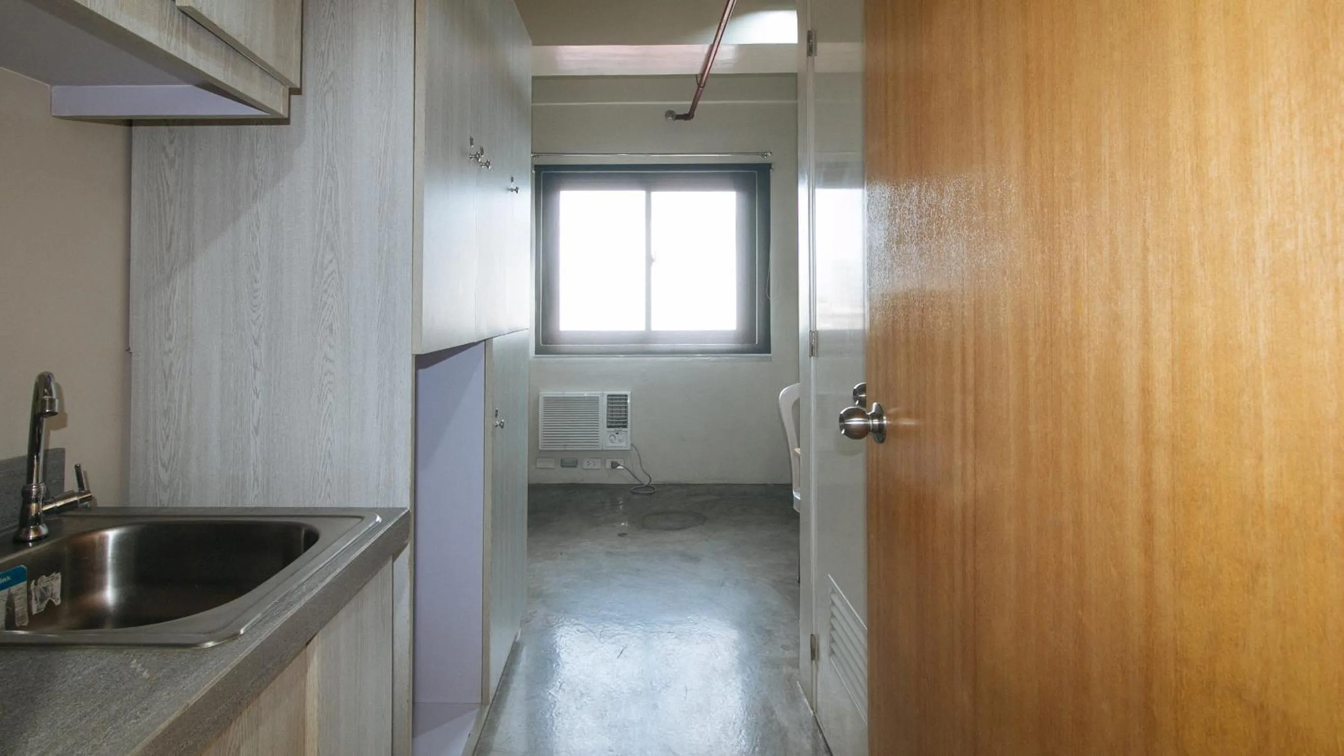 Kitchen or kitchenette in Filmore Suites Makati by RedDoorz