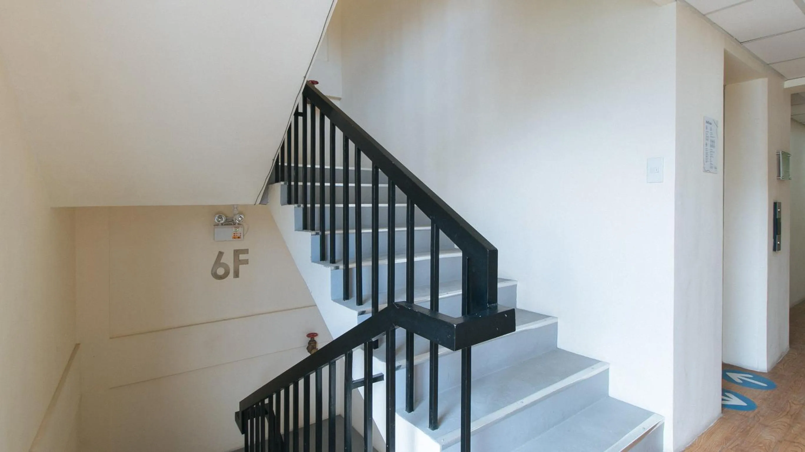 Area and facilities in Filmore Suites Makati by RedDoorz