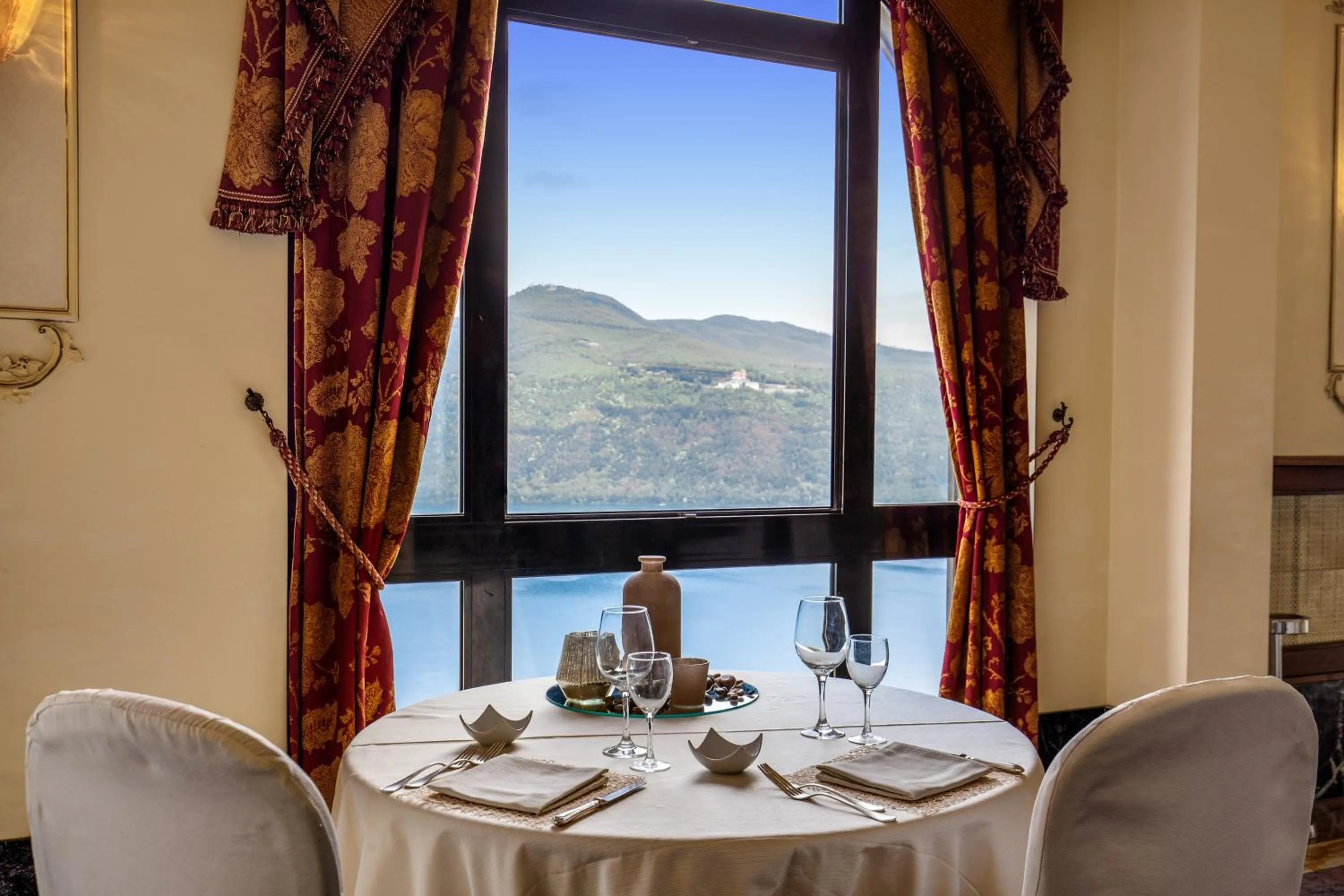 Buffet breakfast in Hotel Castel Vecchio