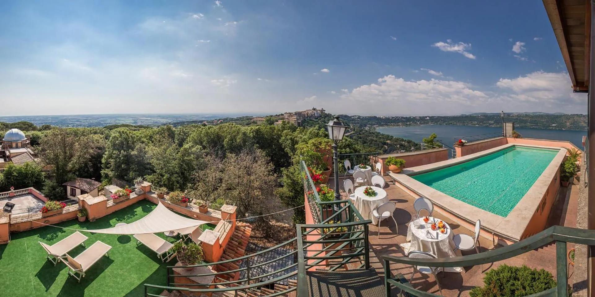 Swimming pool in Hotel Castel Vecchio
