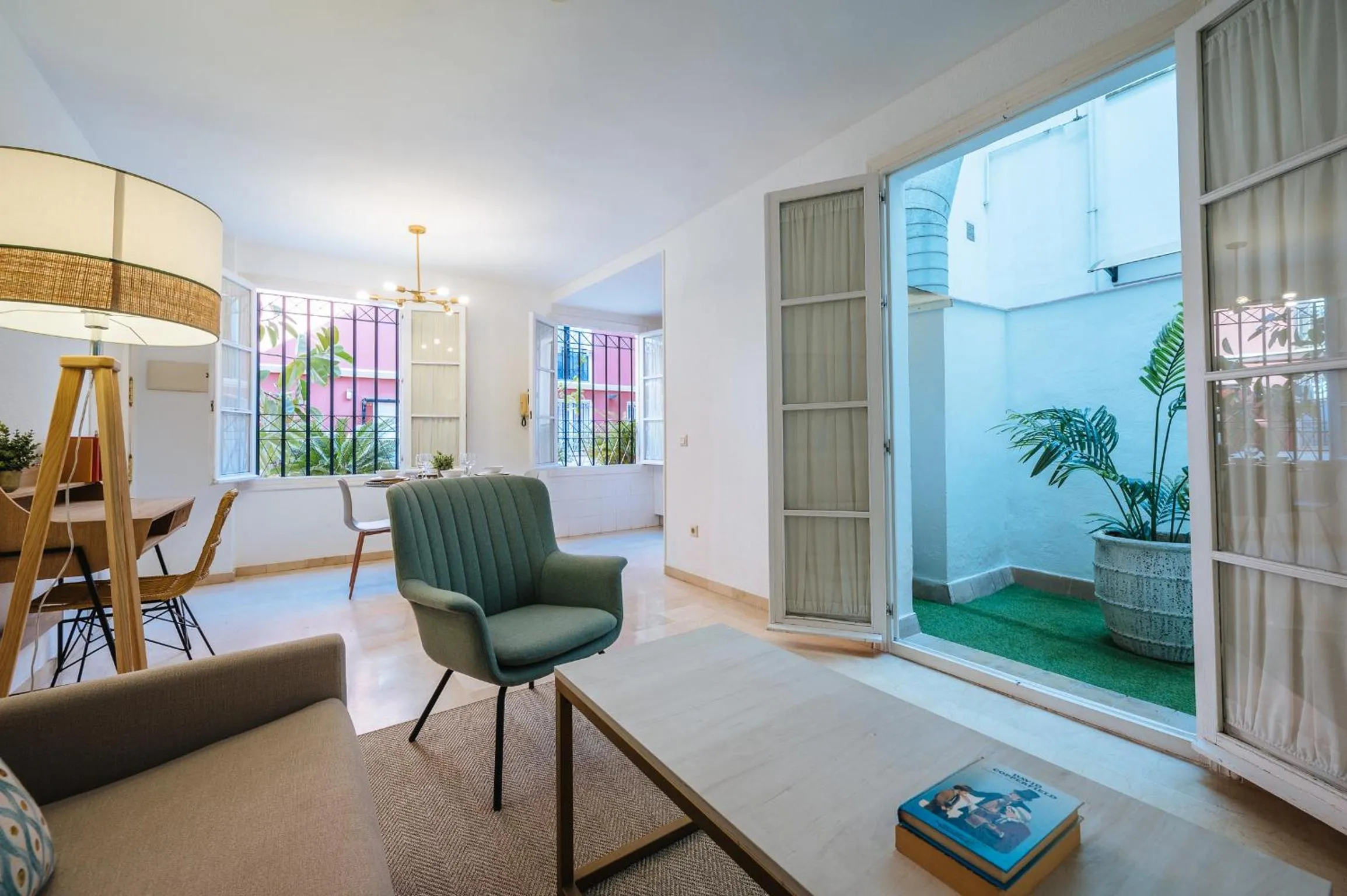 Photo of the whole room in Lirio Suite Apartment - Private Parking included