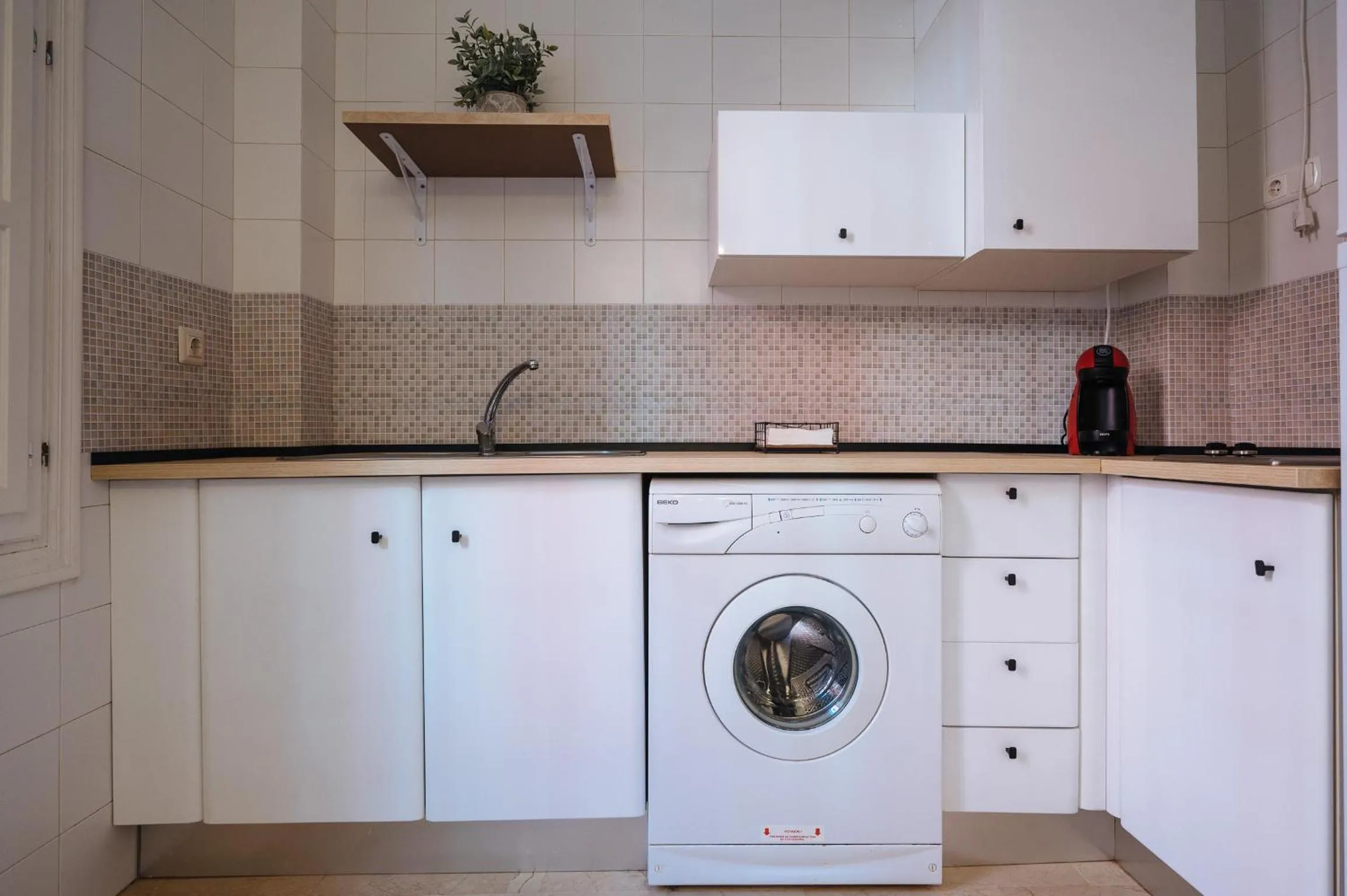 Coffee/tea facilities in Lirio Suite Apartment - Private Parking included