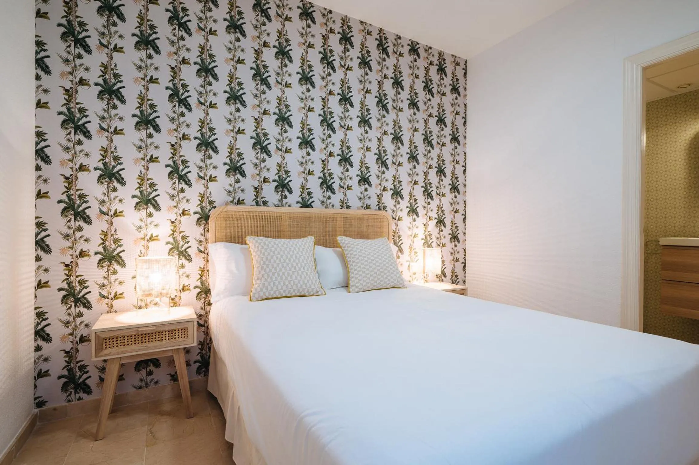 Bed in Lirio Suite Apartment - Private Parking included