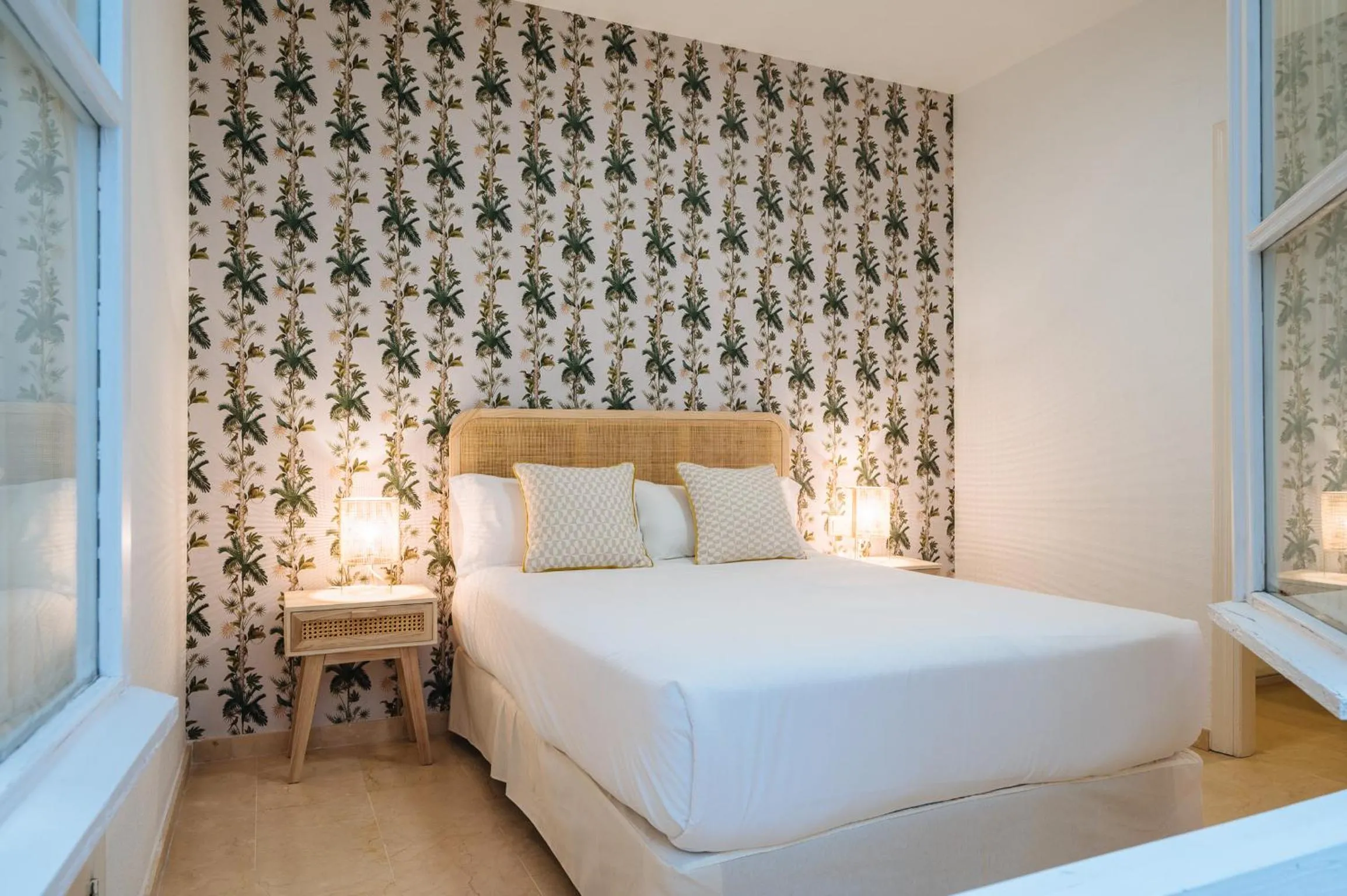 Bedroom, Bed in Lirio Suite Apartment - Private Parking included
