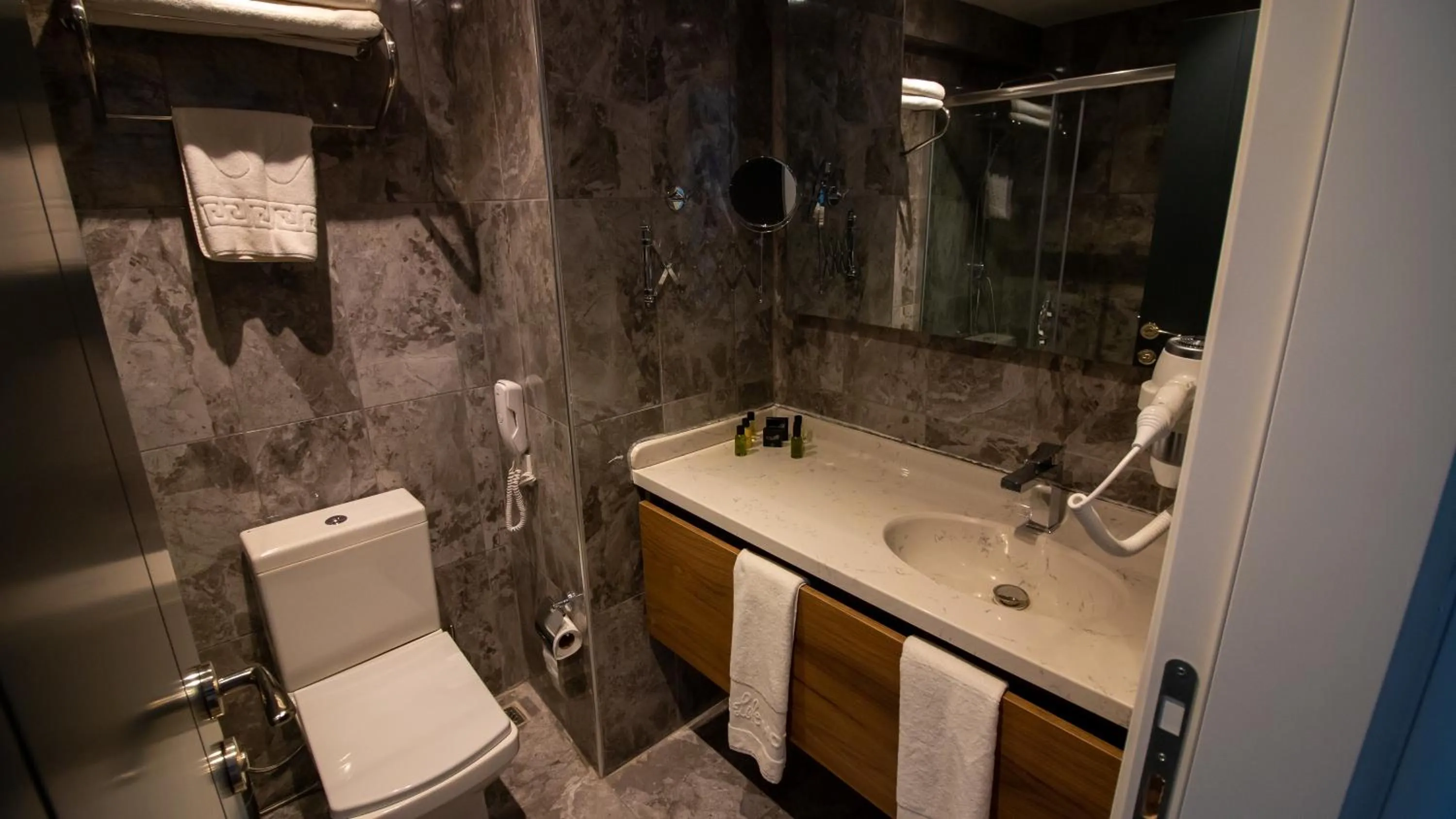 Shower in Lake Life Hotel