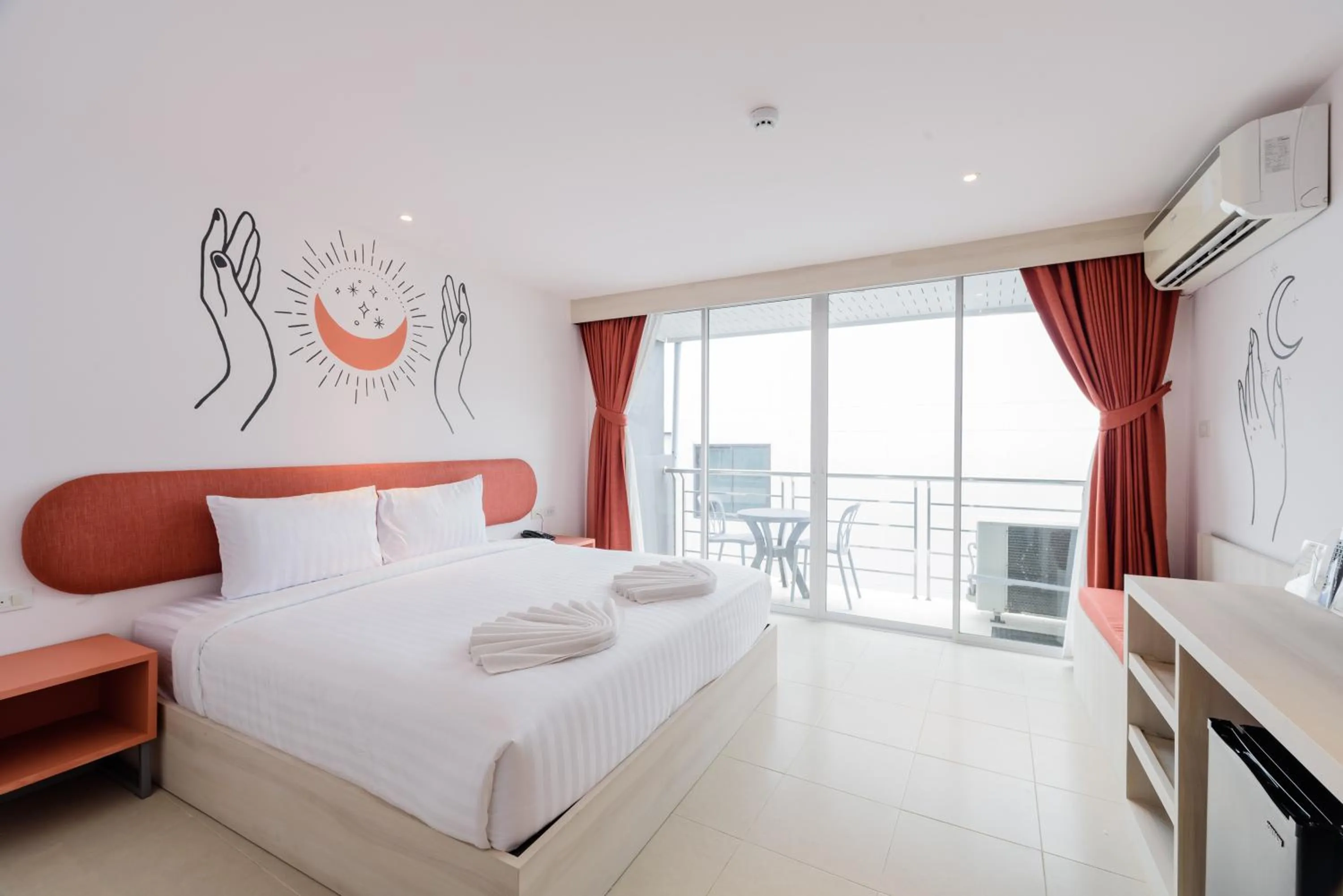 Property building, Bed in Moon Budget Hotel