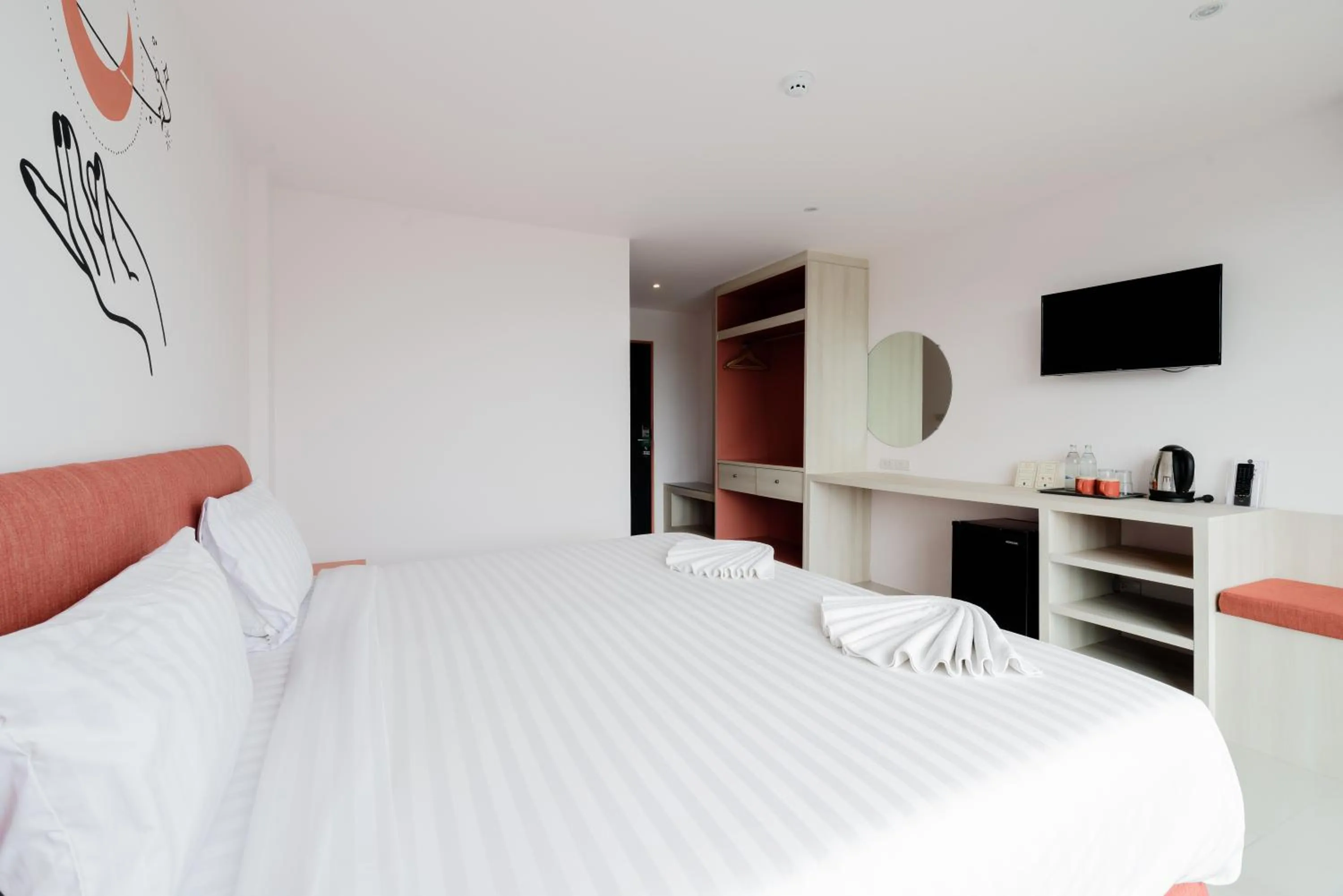 Photo of the whole room, Bed in Moon Budget Hotel