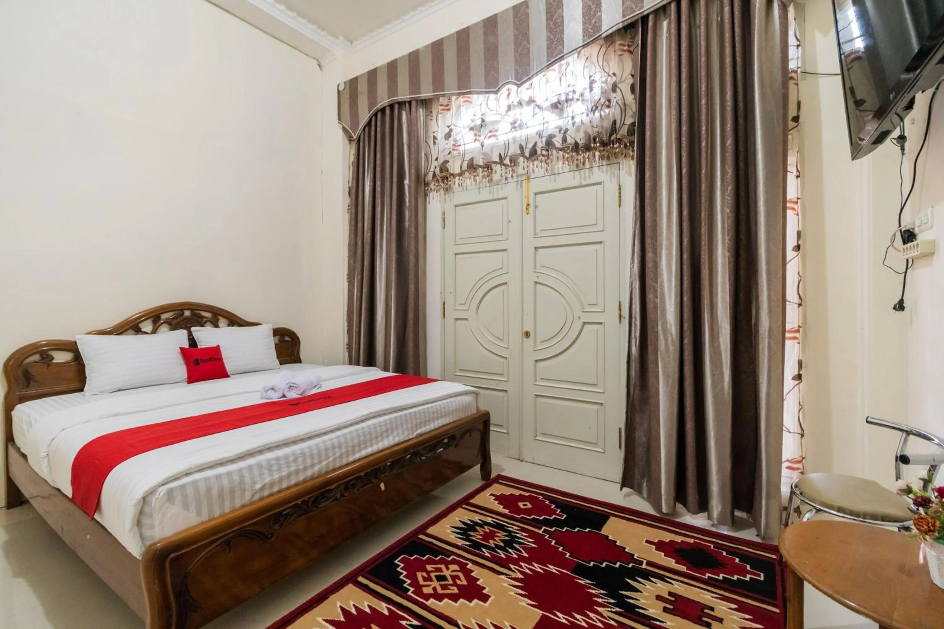 Bedroom, Bed in RedDoorz Syariah near Pasar Aur Kuning