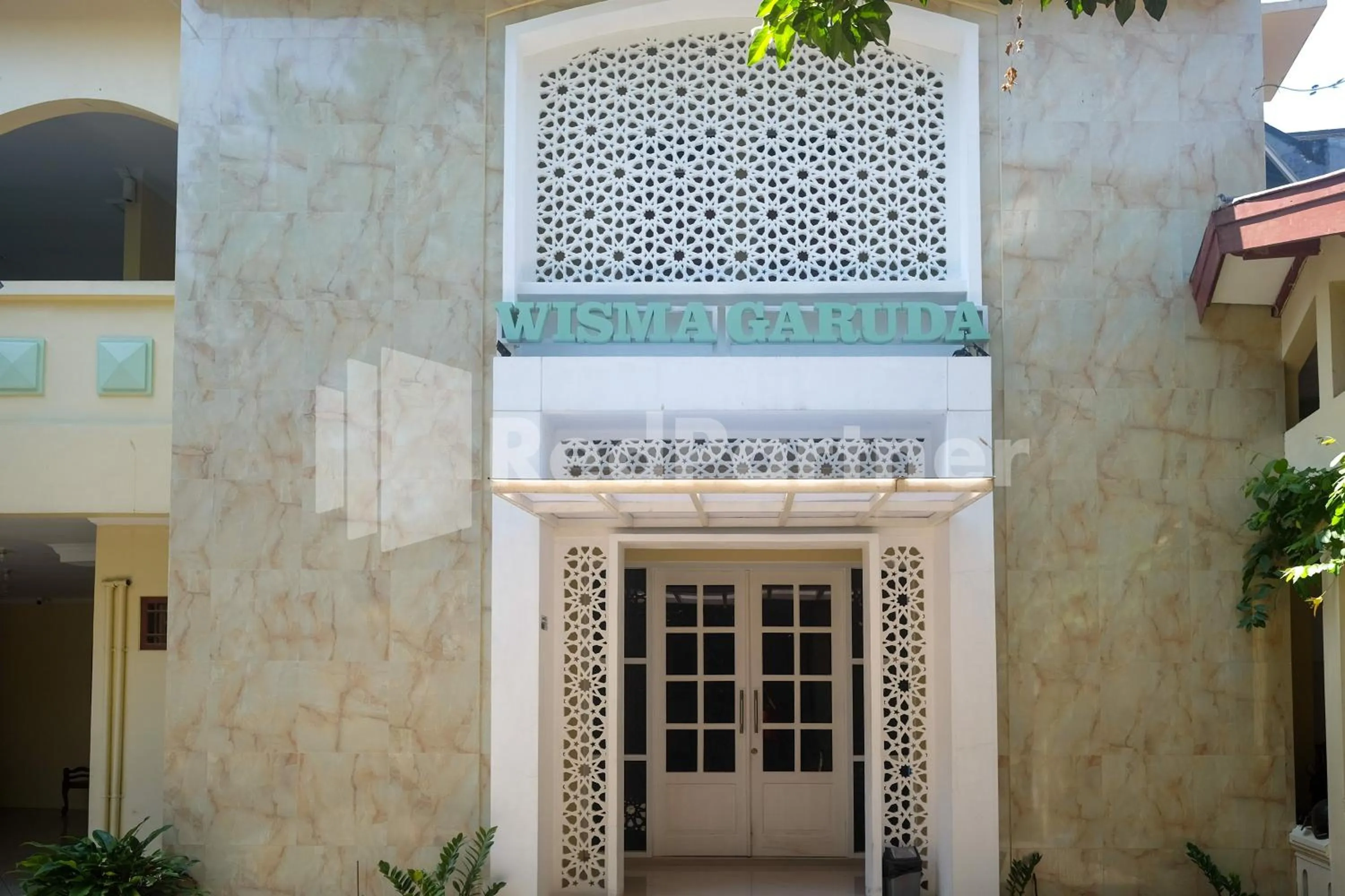 Property building in Wisma Garuda Syariah Condoongcatur Mitra RedDoorz