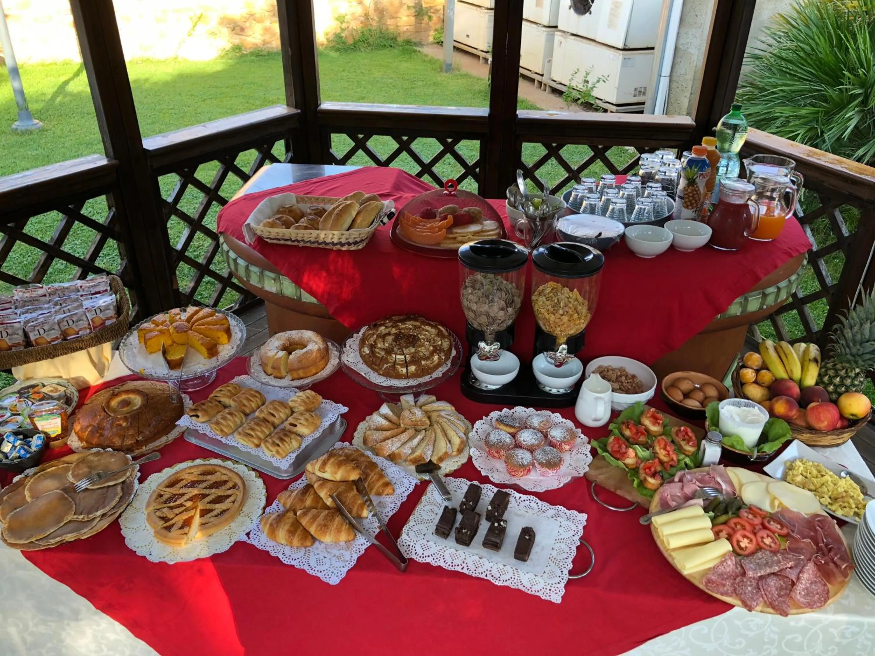 Buffet breakfast in Hotel Al Ritrovo