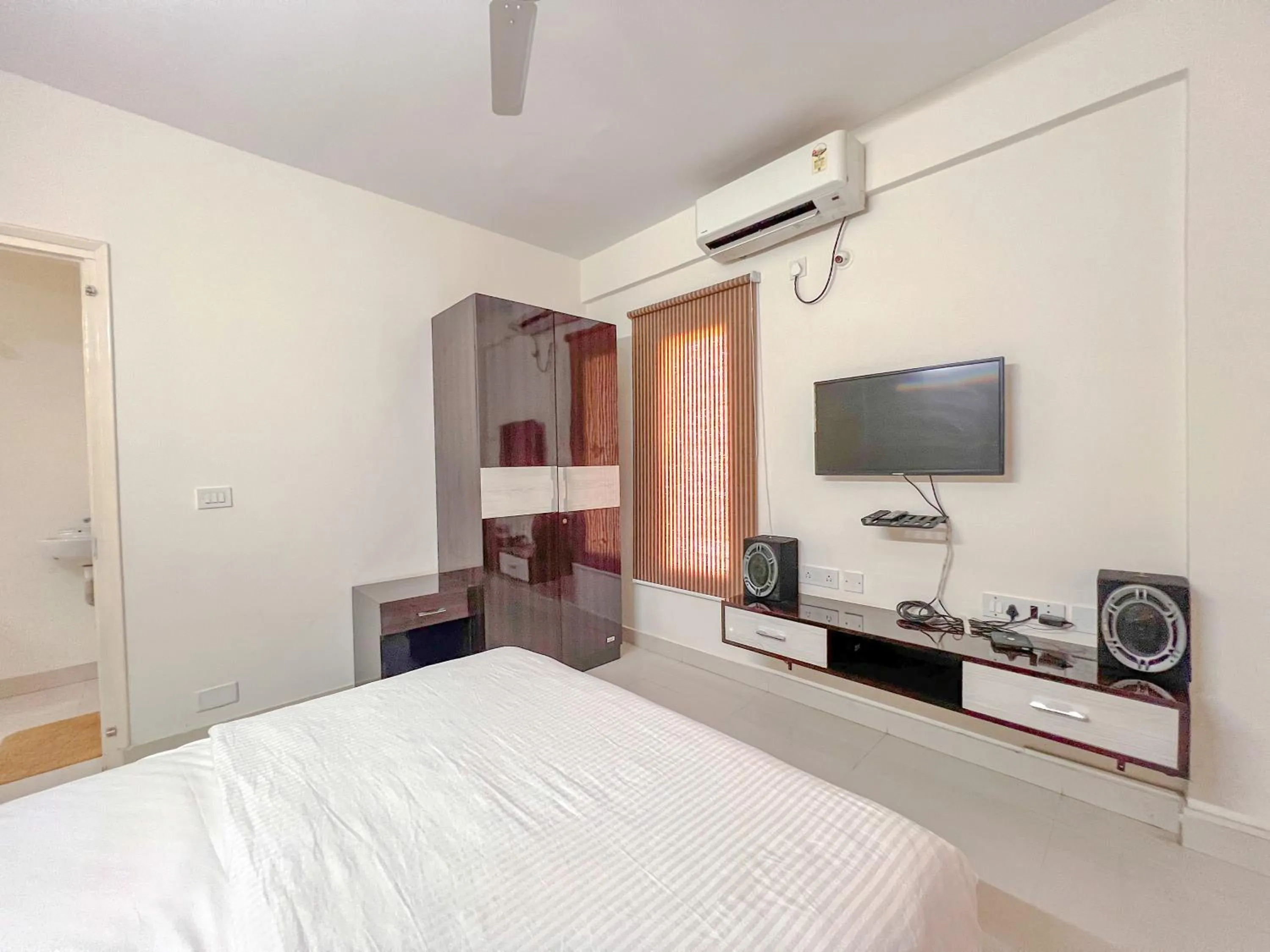 Bed in Windfall Service Apartment