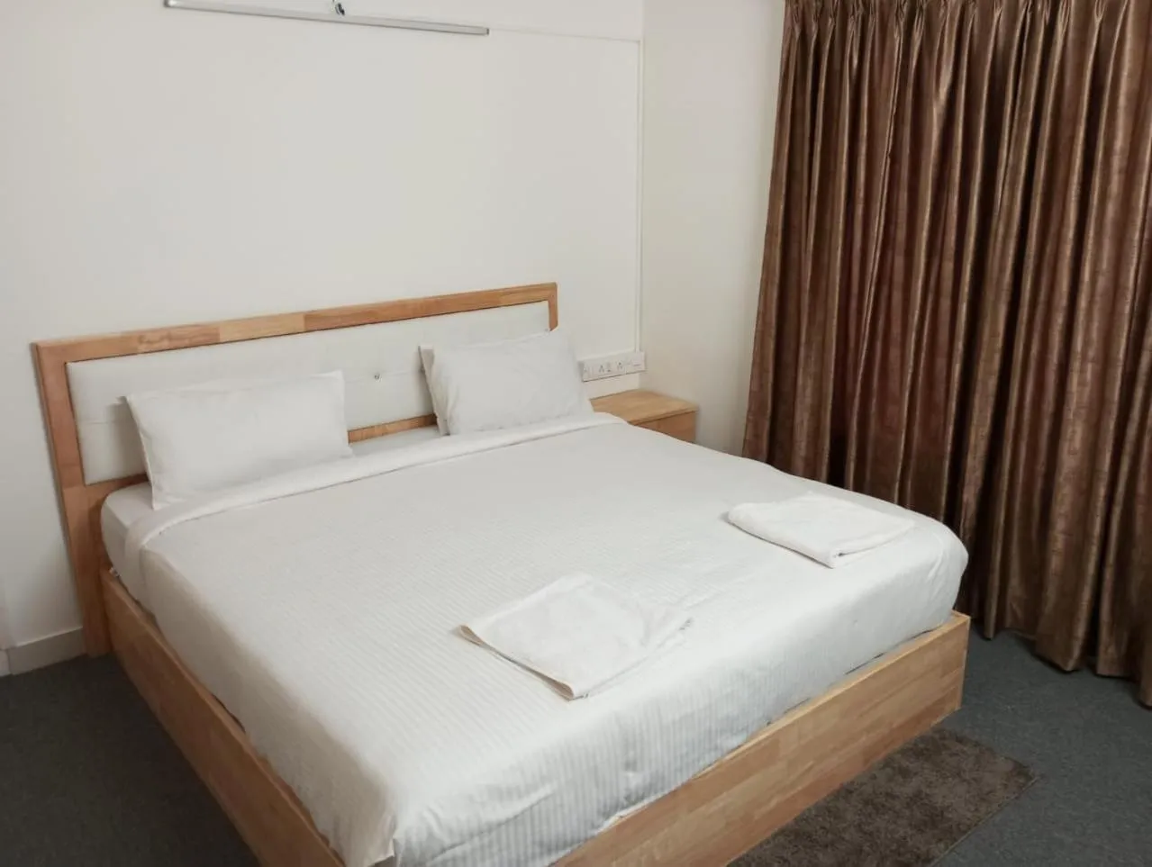 Bed in Windfall Service Apartment