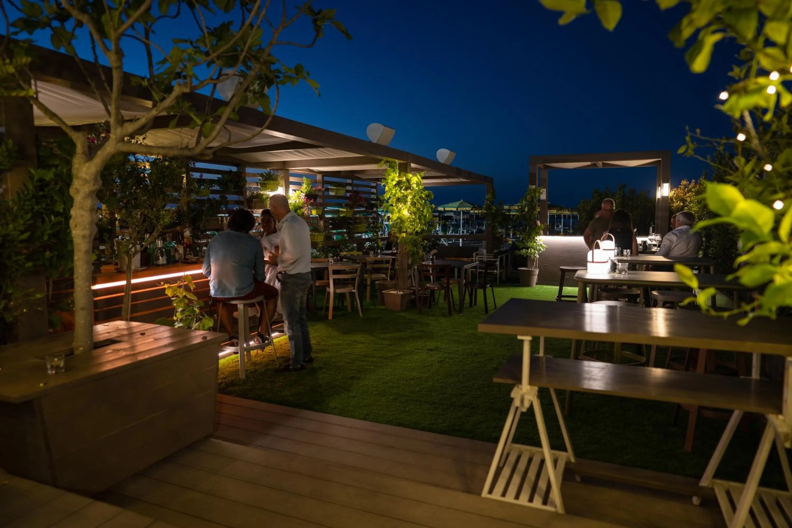 Restaurant/places to eat in Hotel Salus