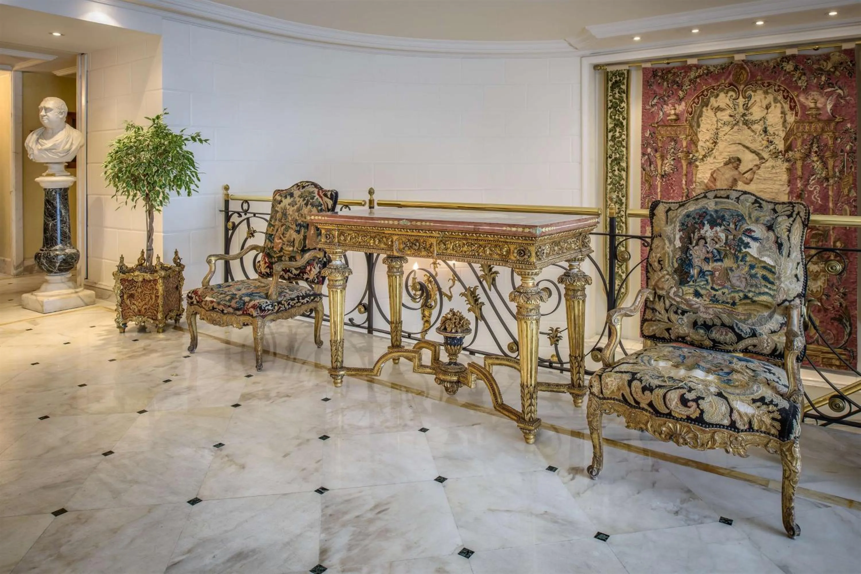 Lobby or reception in Rome Cavalieri, A Waldorf Astoria Hotel