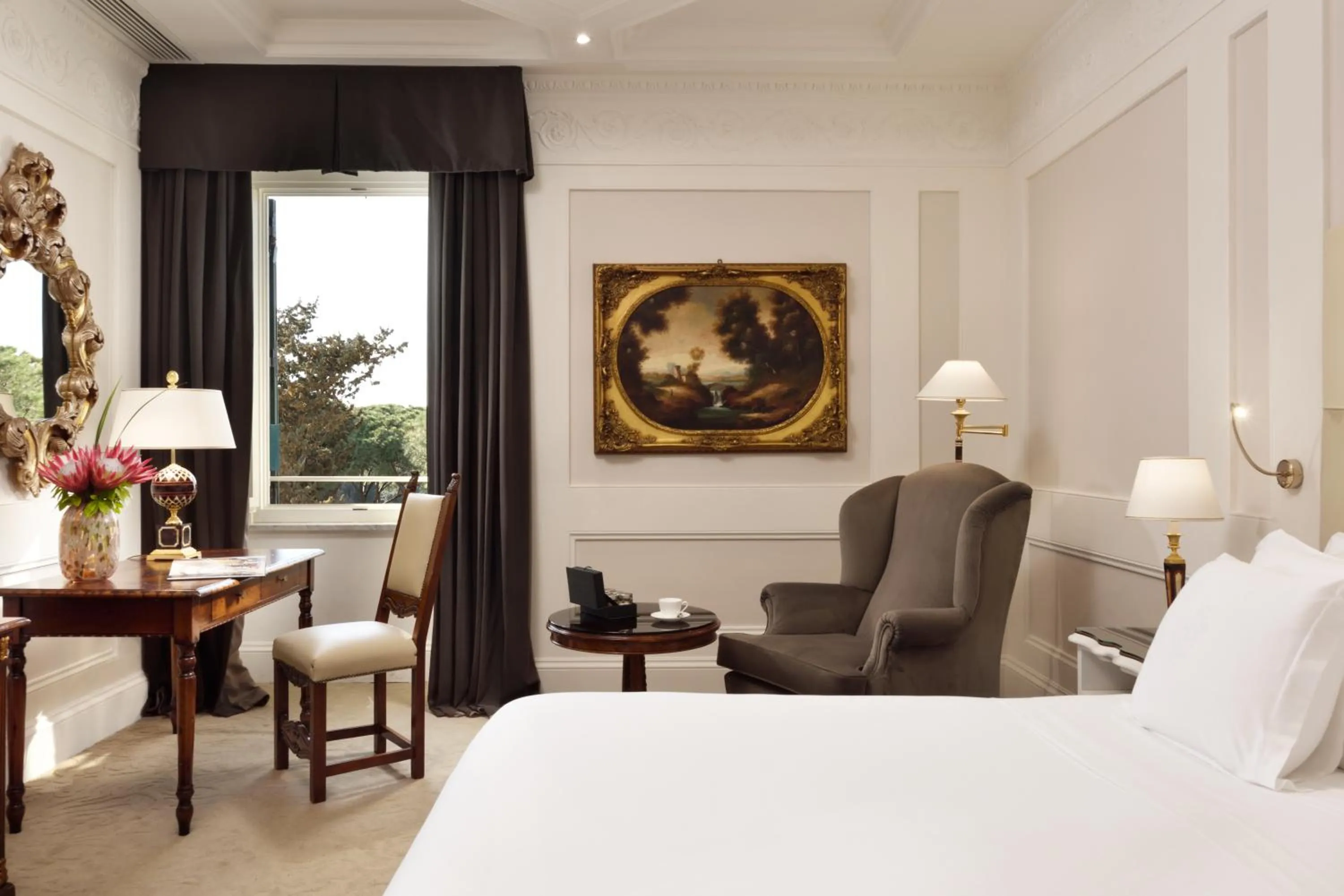 Bed in Hotel Splendide Royal - The Leading Hotels of the World