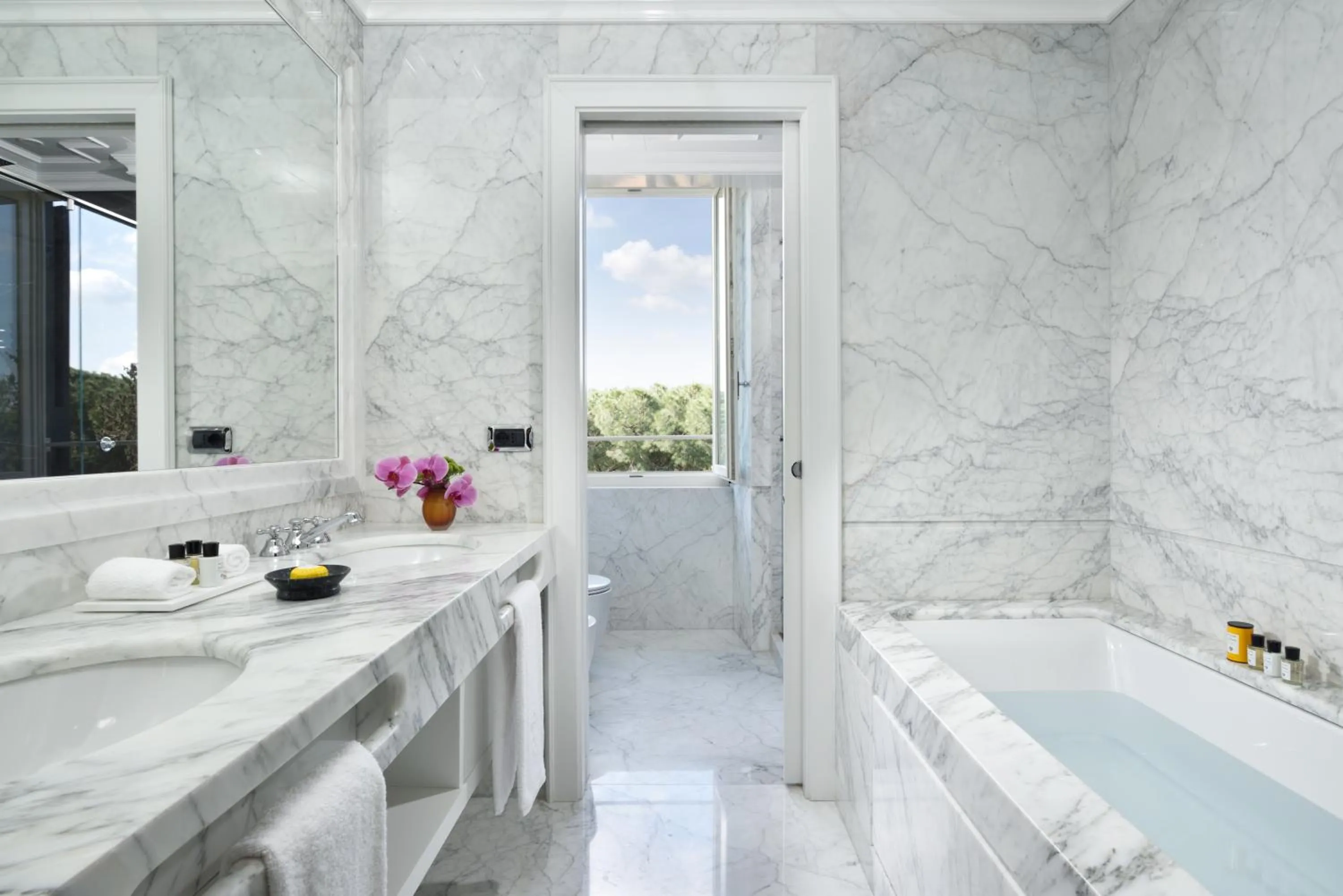 Bathroom in Hotel Splendide Royal - The Leading Hotels of the World