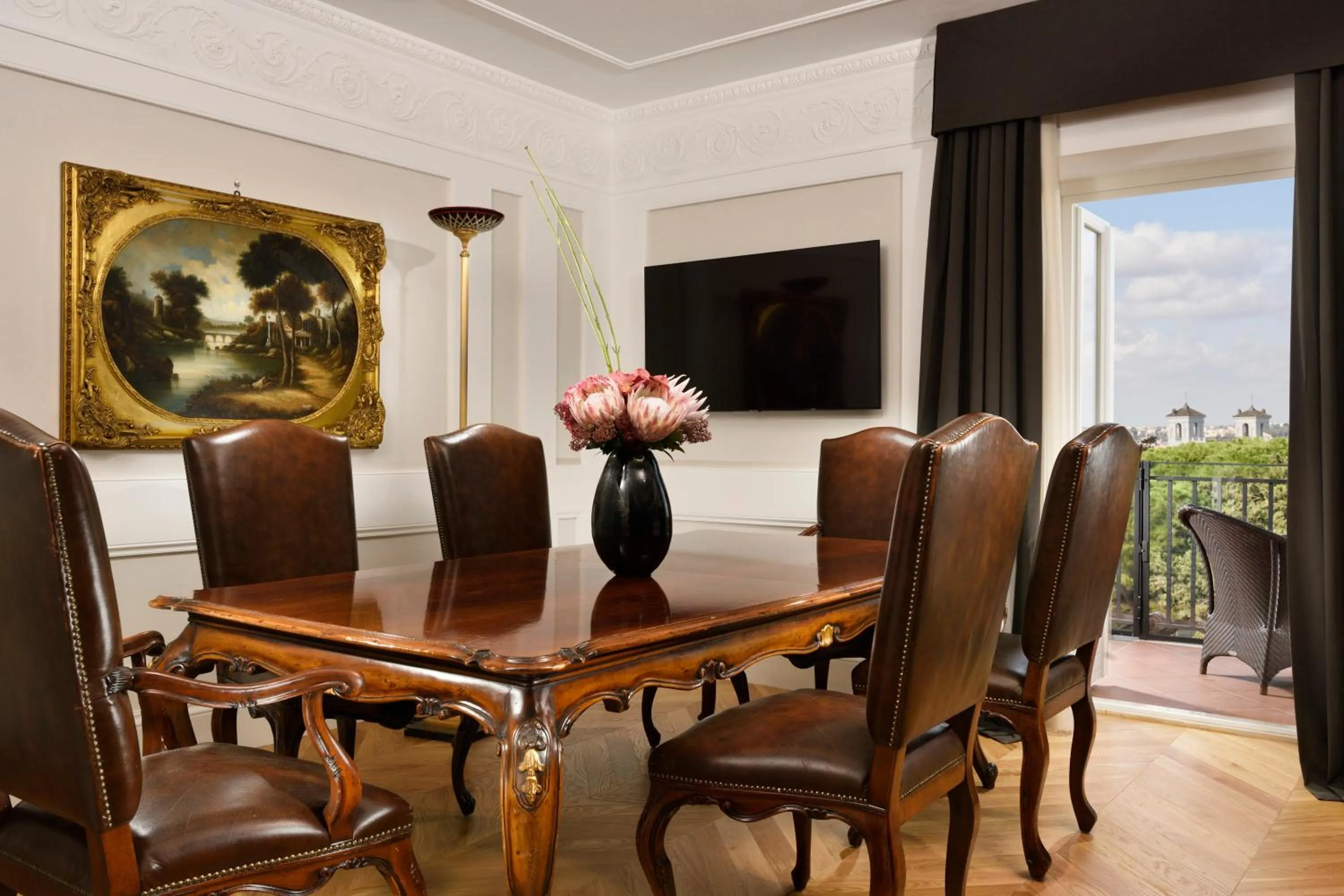 Communal lounge/ TV room in Hotel Splendide Royal - The Leading Hotels of the World