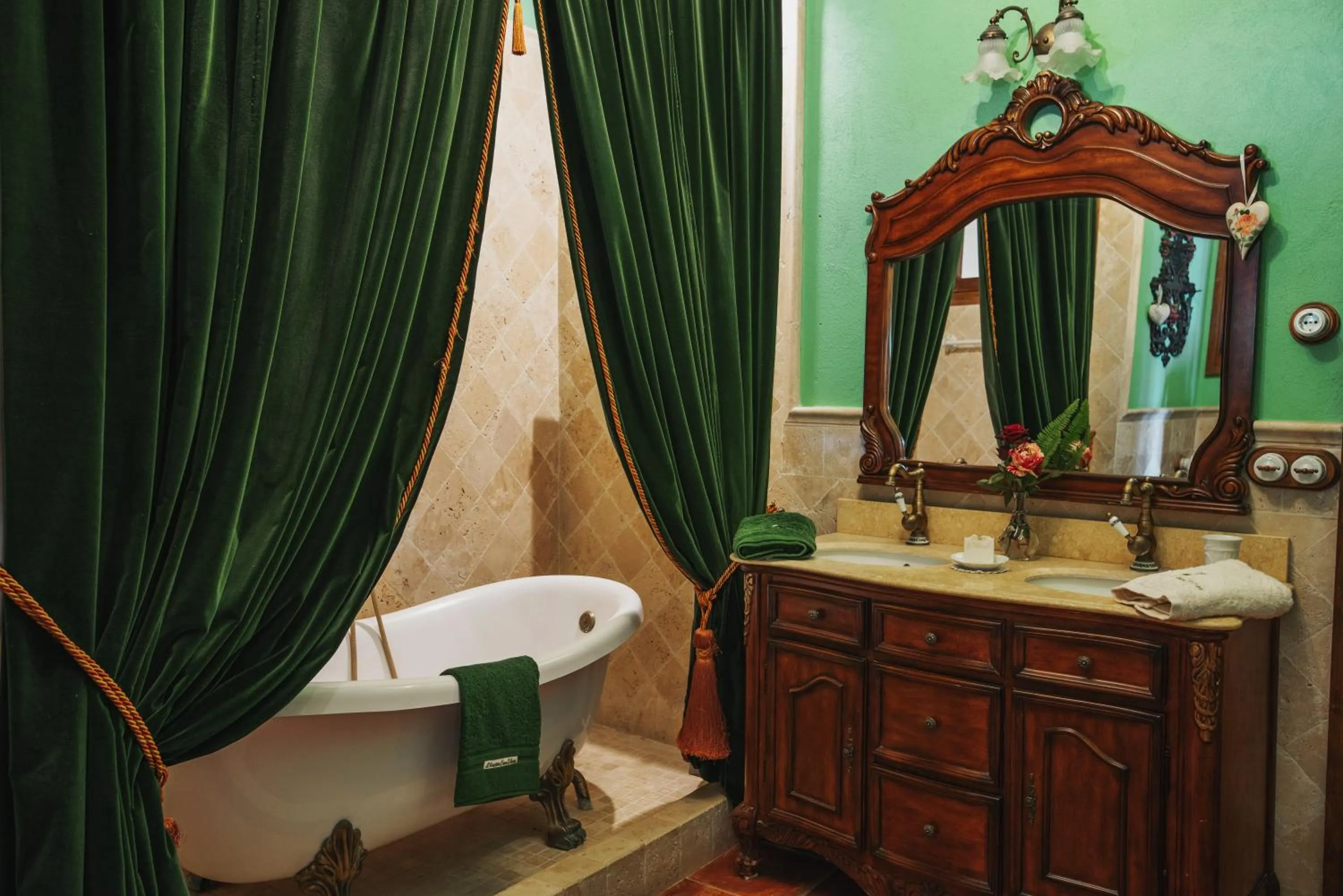 Bathroom in Masia Can Viver - Olive oil tourism B&B
