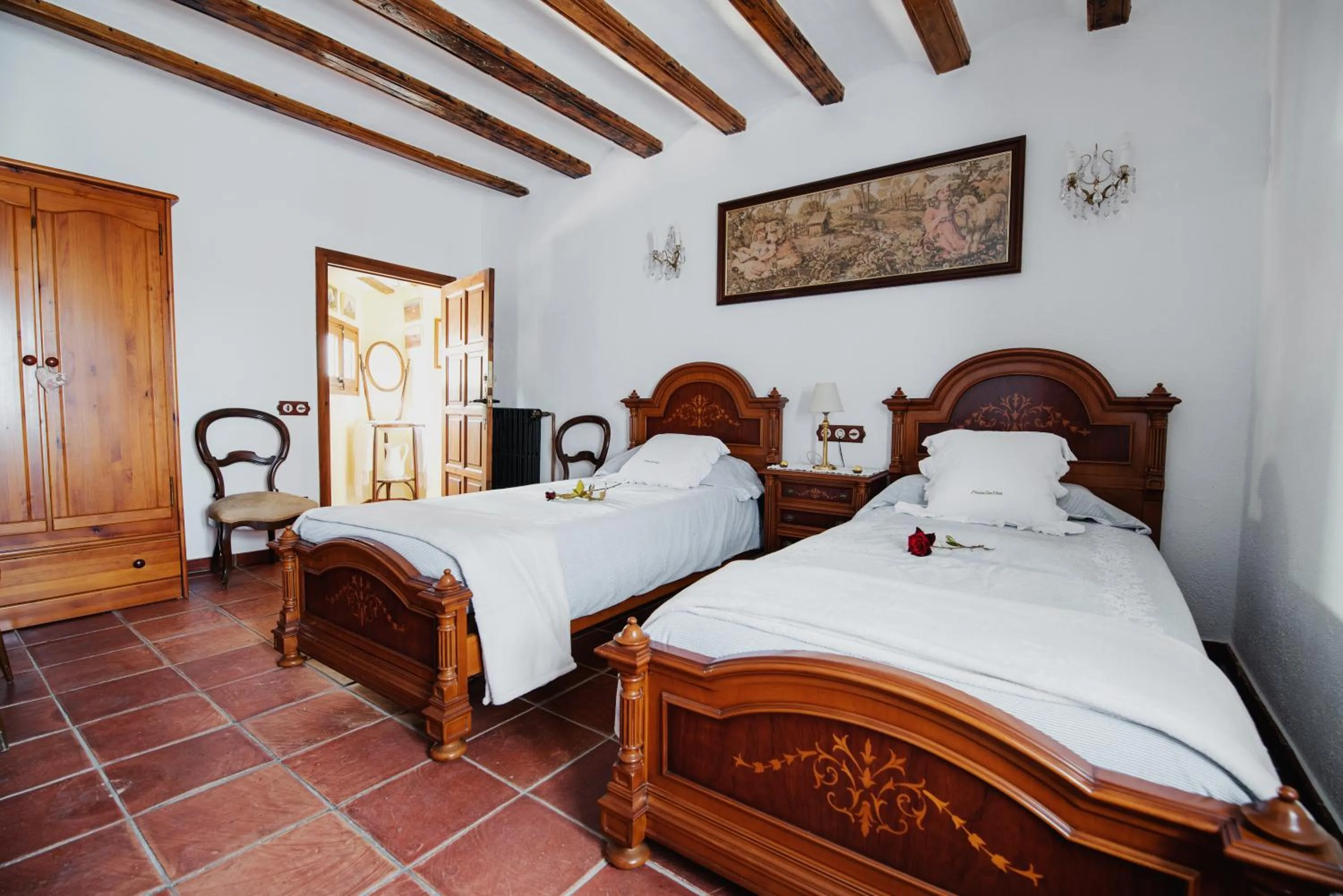 Bed in Masia Can Viver - Olive oil tourism B&B