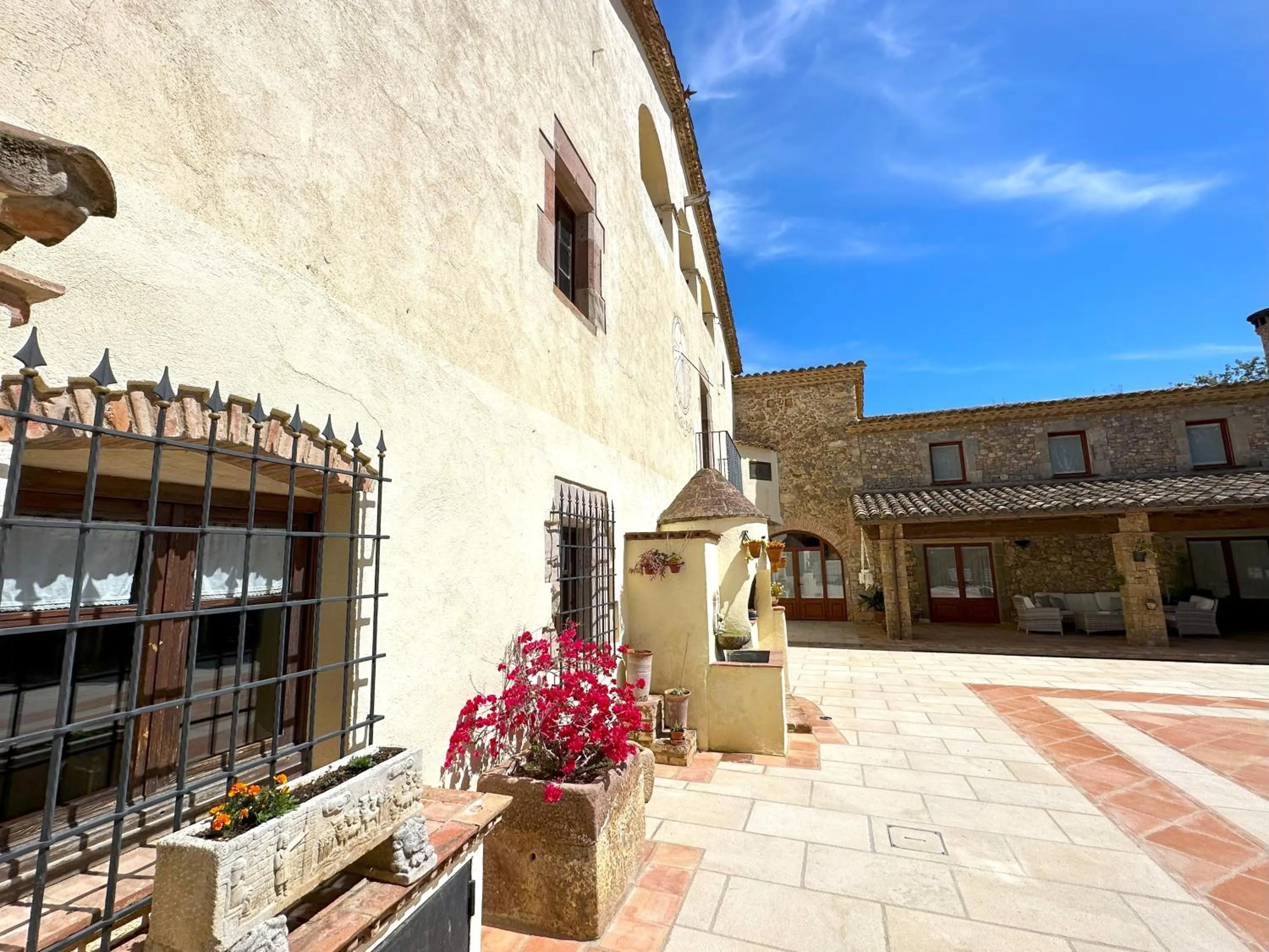 Property building in Masia Can Viver - Olive oil tourism B&B