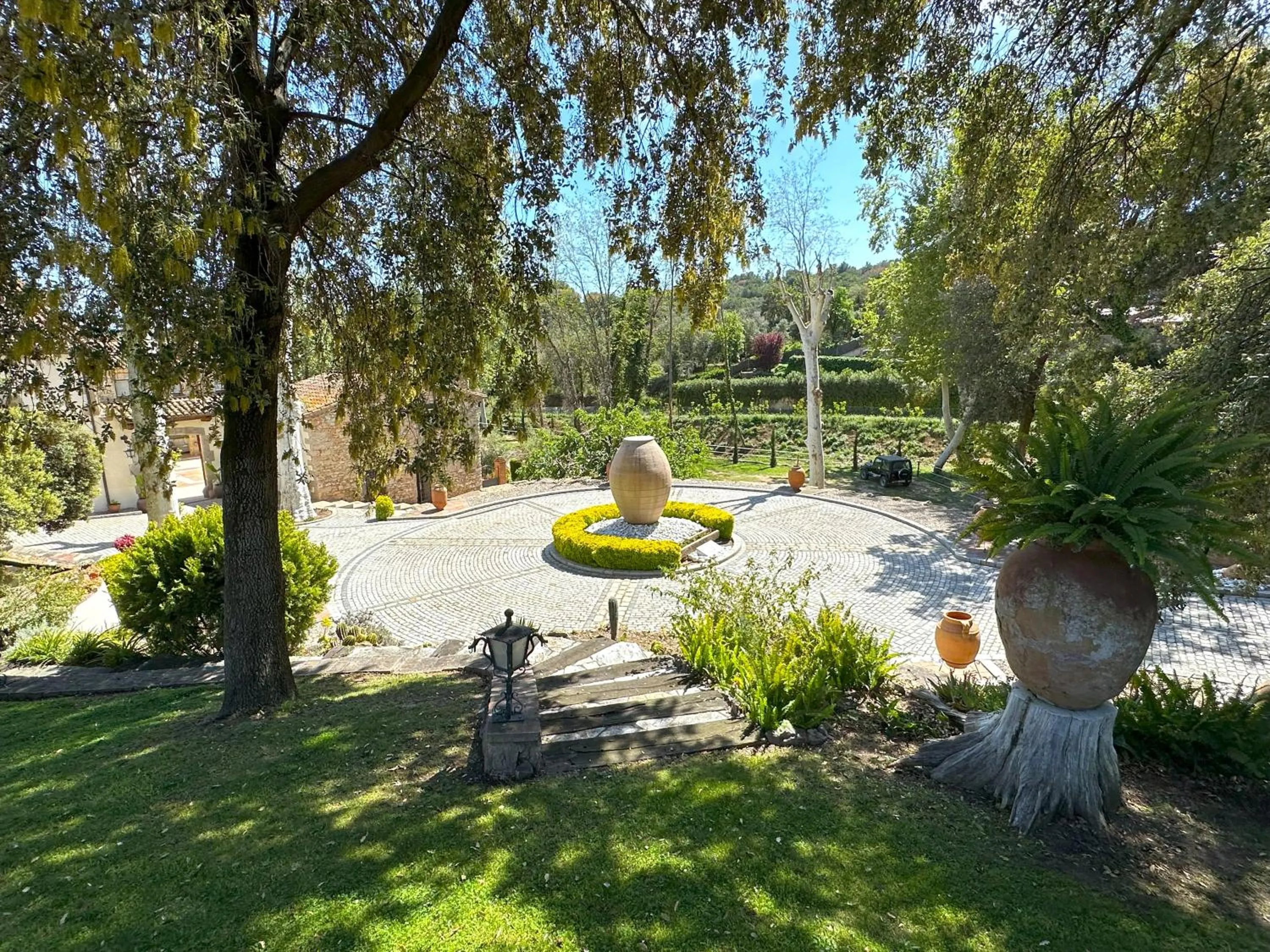 Garden in Masia Can Viver - Olive oil tourism B&B