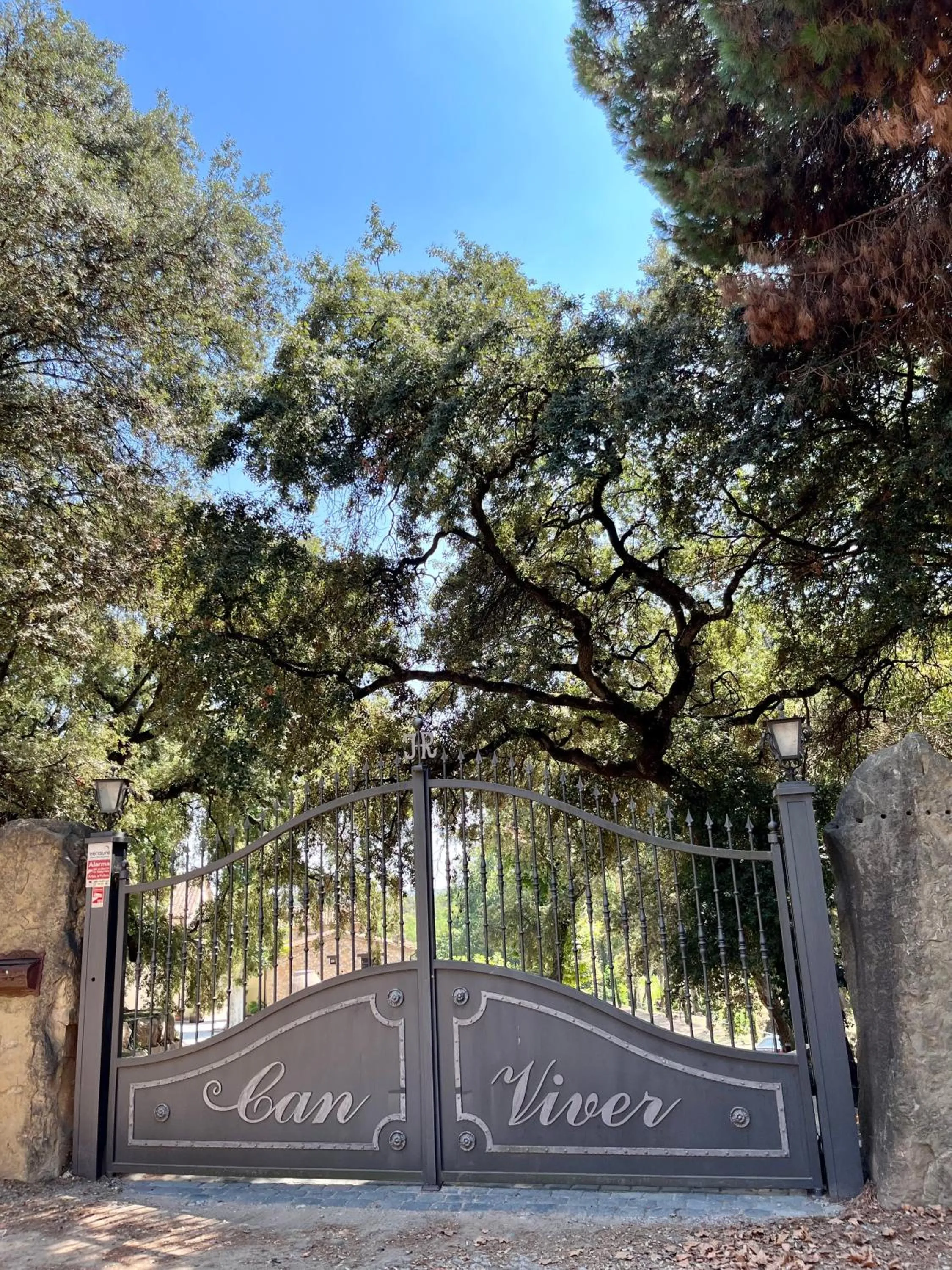 Facade/entrance in Masia Can Viver - Olive oil tourism B&B