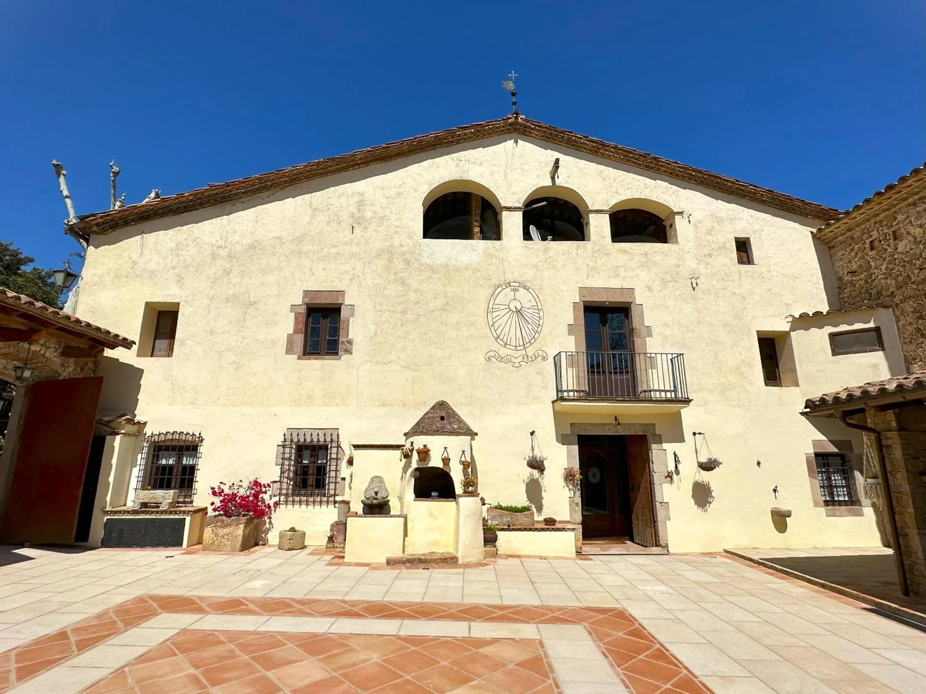 Property building in Masia Can Viver - Olive oil tourism B&B