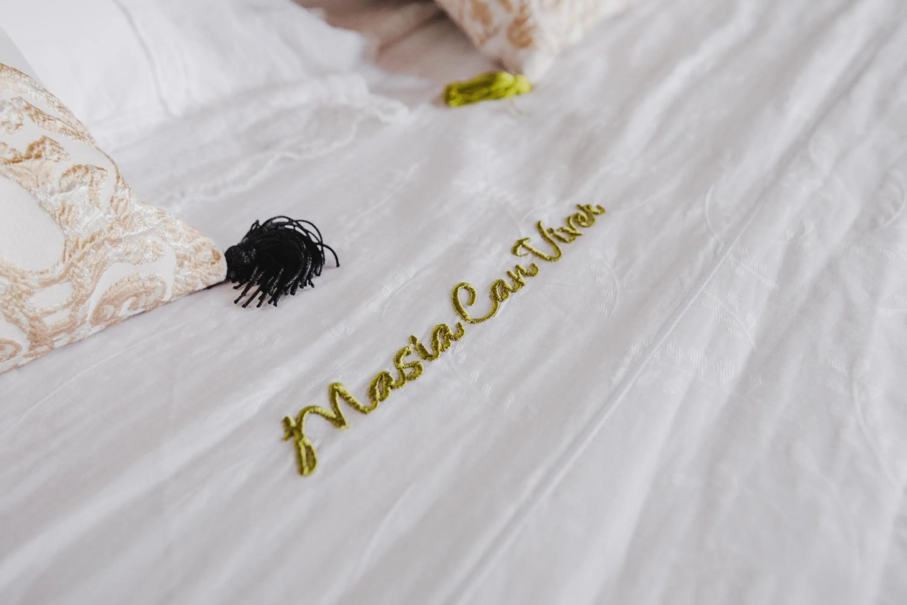 Bed in Masia Can Viver - Olive oil tourism B&B