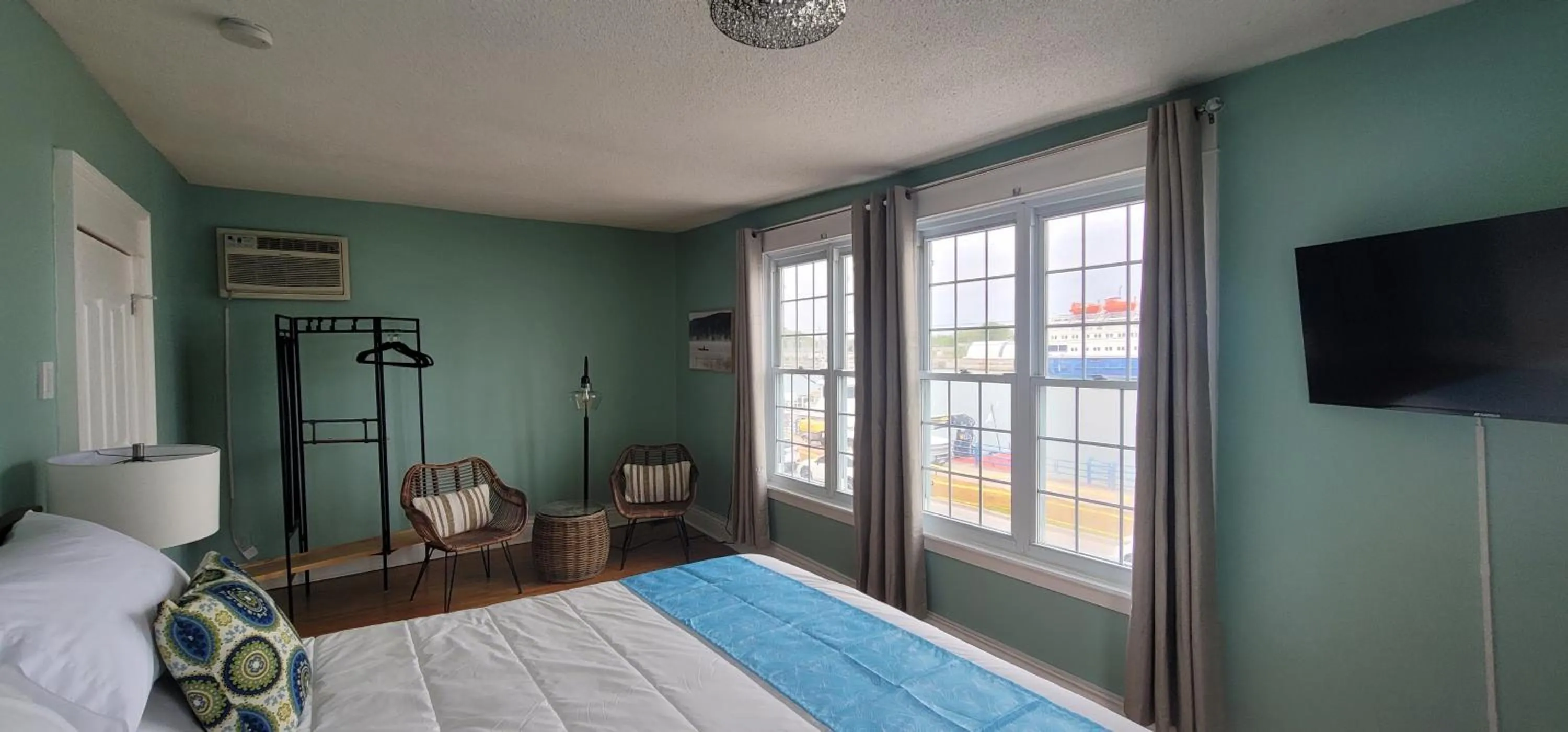 Bedroom, Bed in Canalside Restaurant & Inn