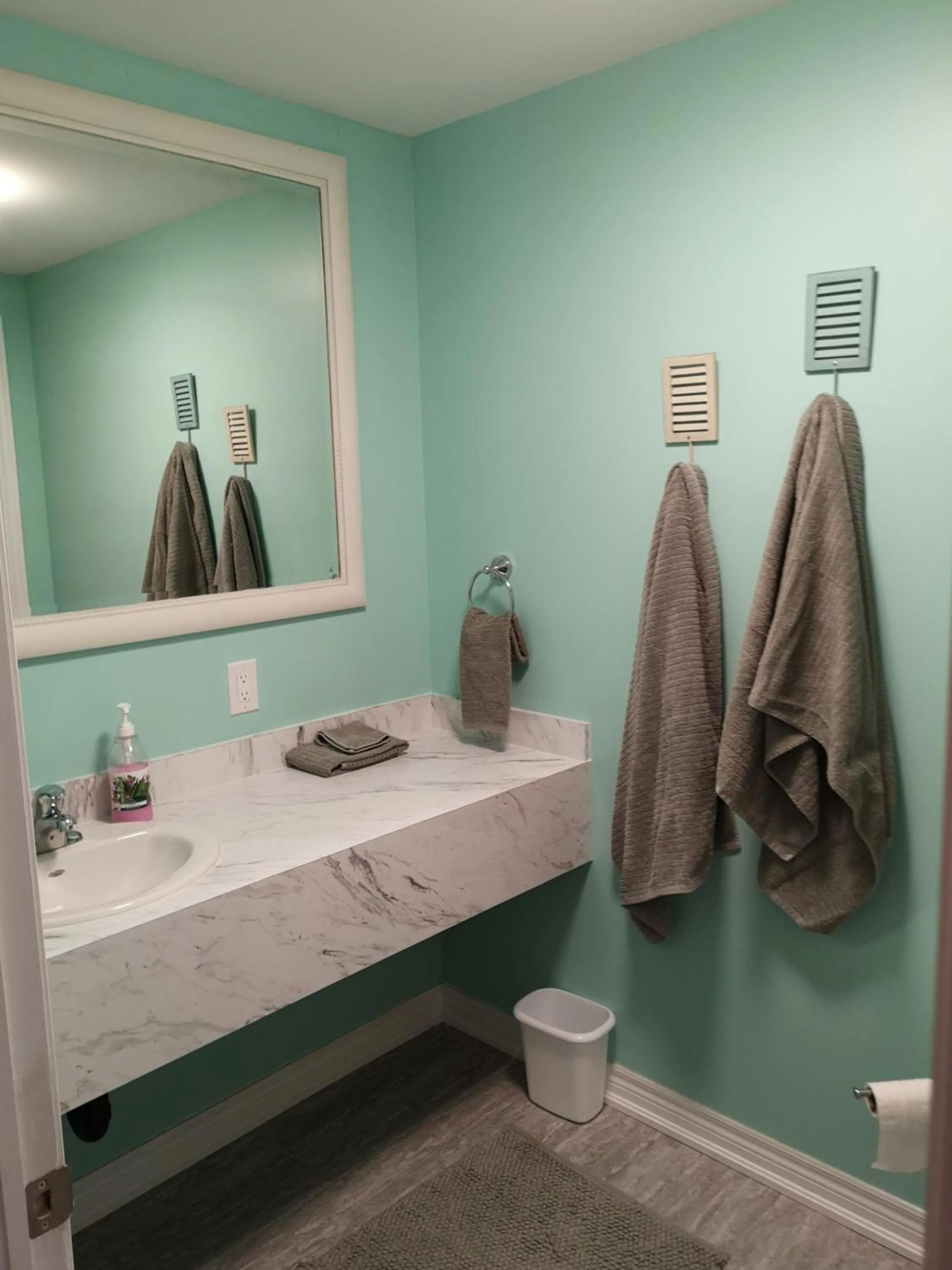 Bathroom in Canalside Restaurant & Inn