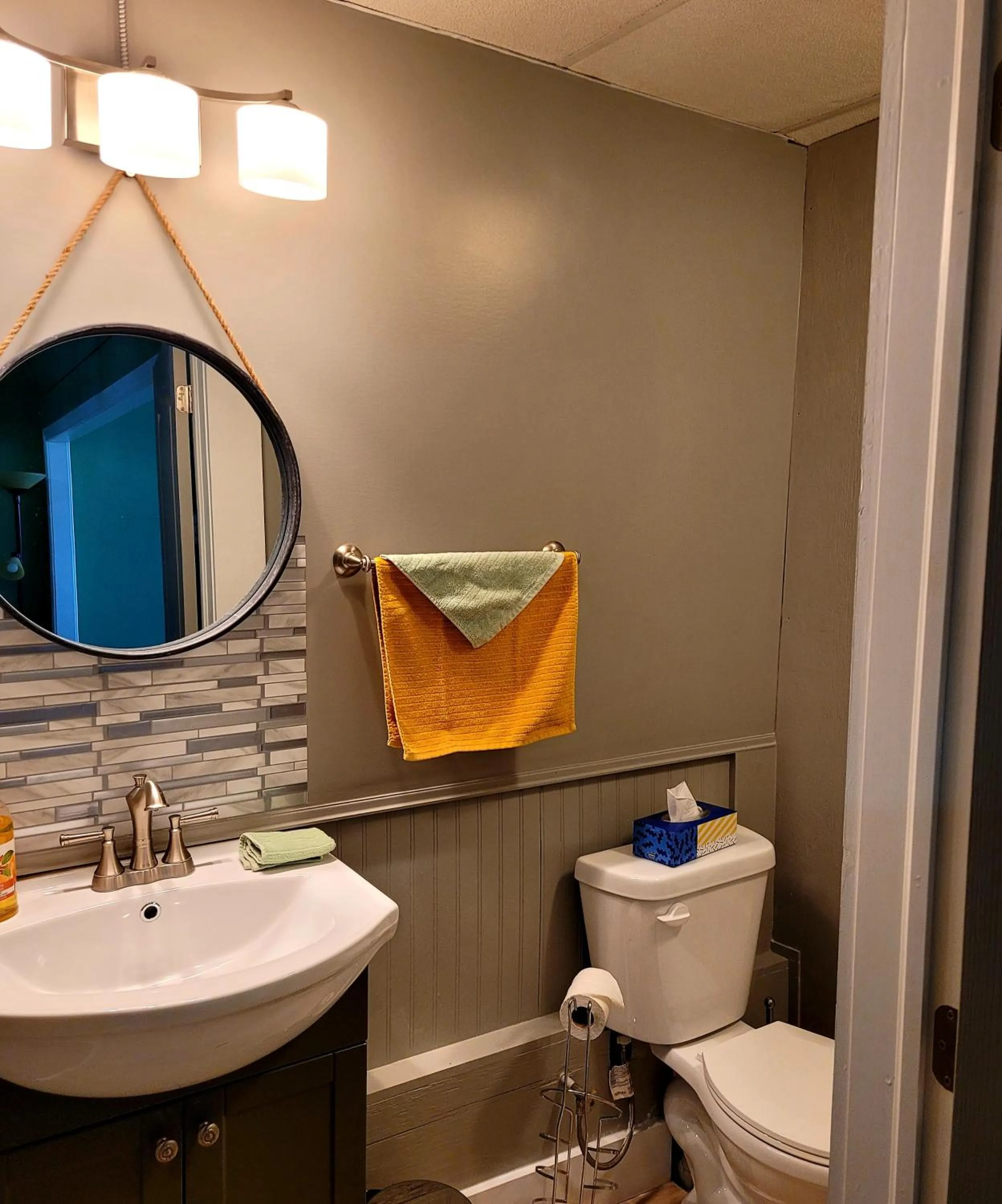 Bathroom in Canalside Restaurant & Inn