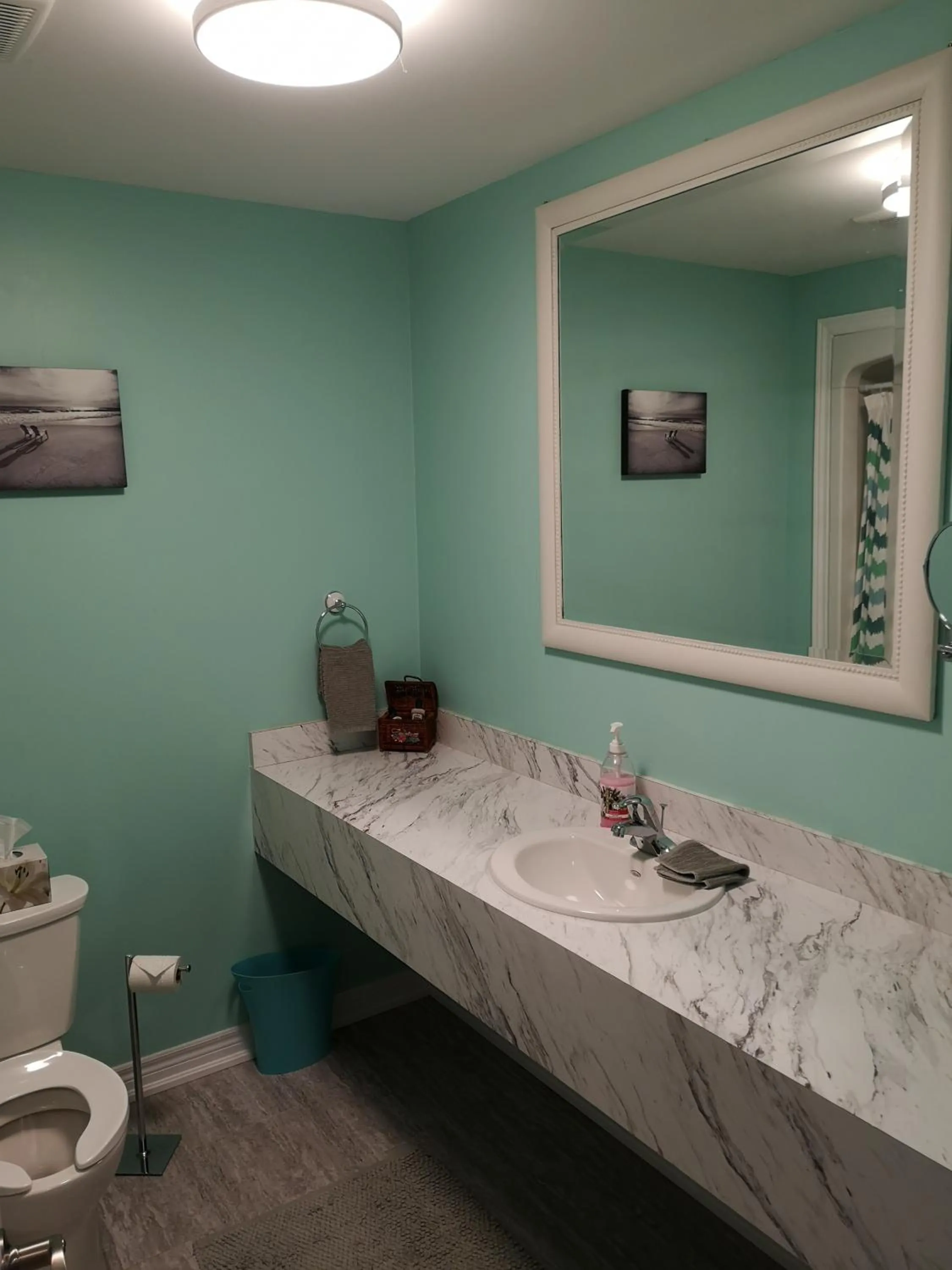 Bathroom in Canalside Restaurant & Inn