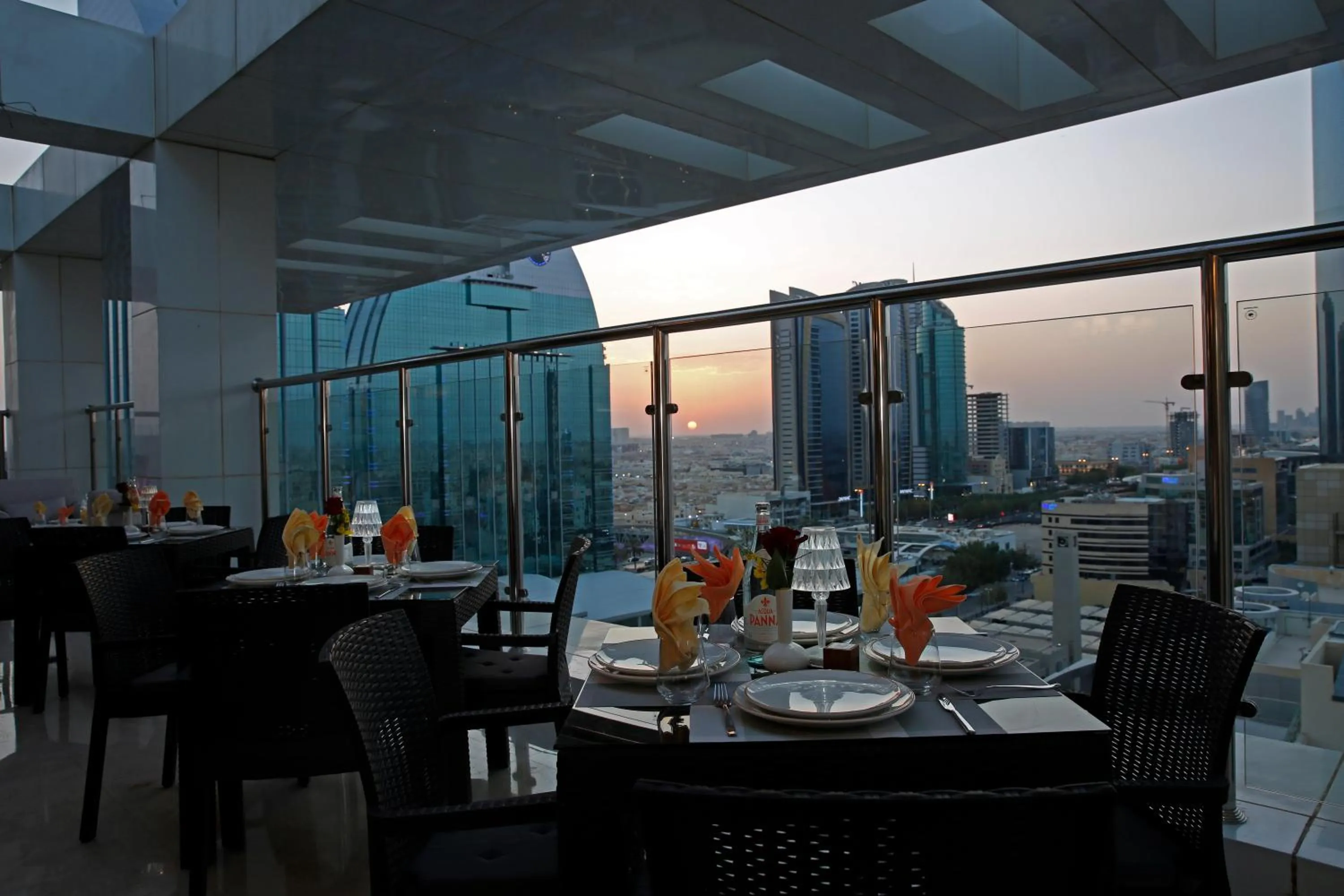 Restaurant/places to eat in Cantonal Hotel by Warwick