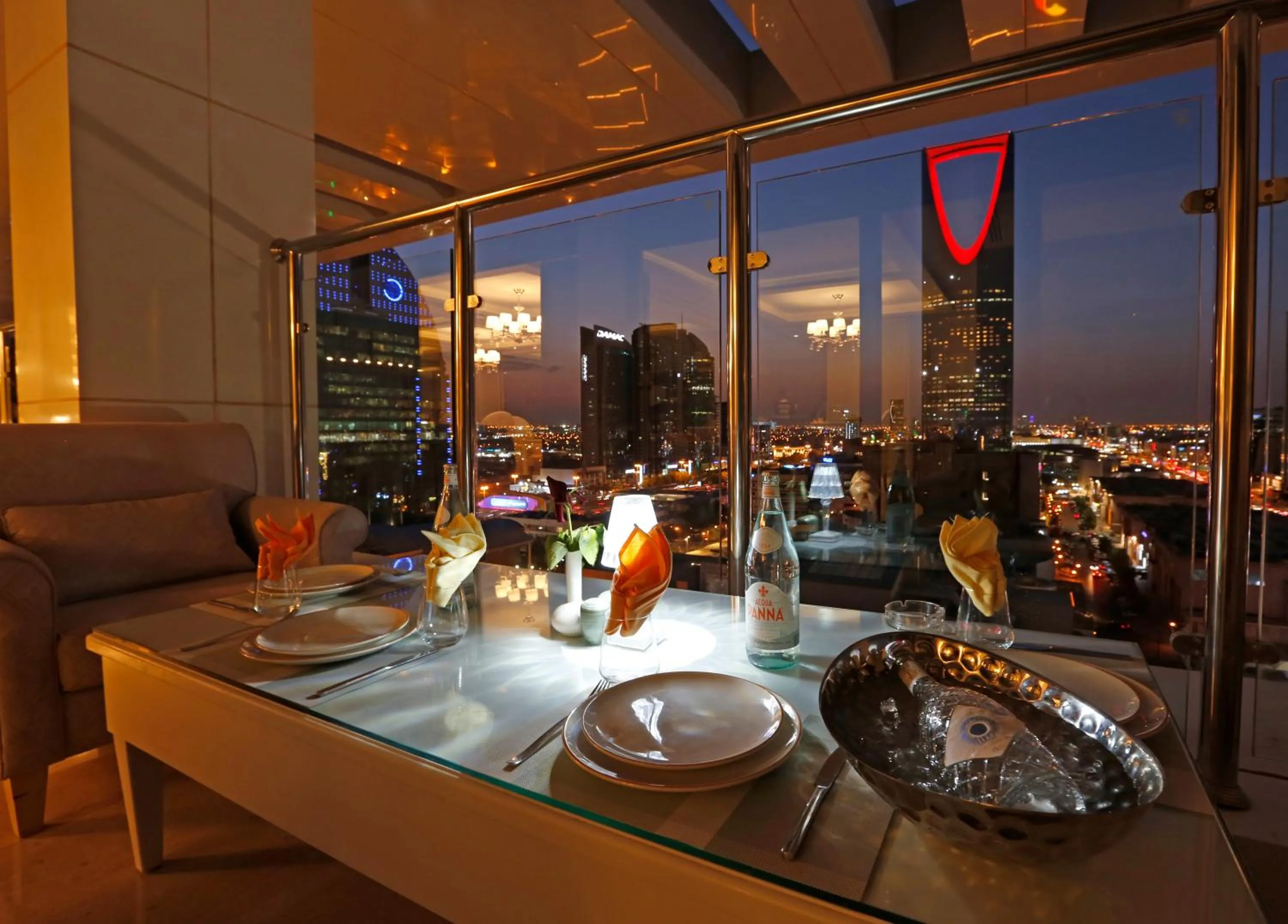 Restaurant/places to eat in Cantonal Hotel by Warwick