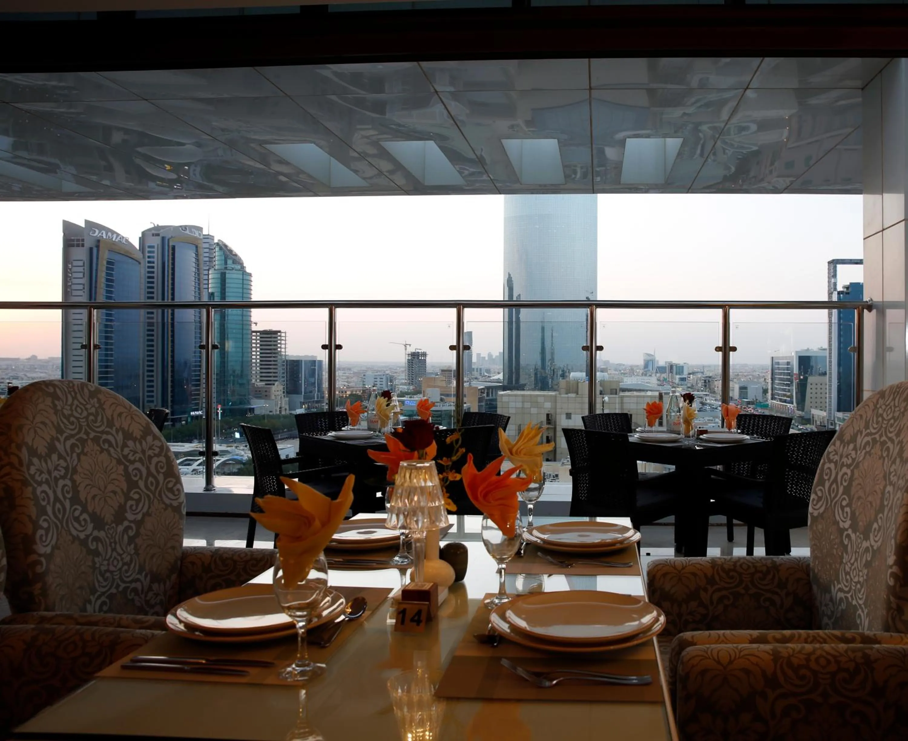 Restaurant/places to eat in Cantonal Hotel by Warwick