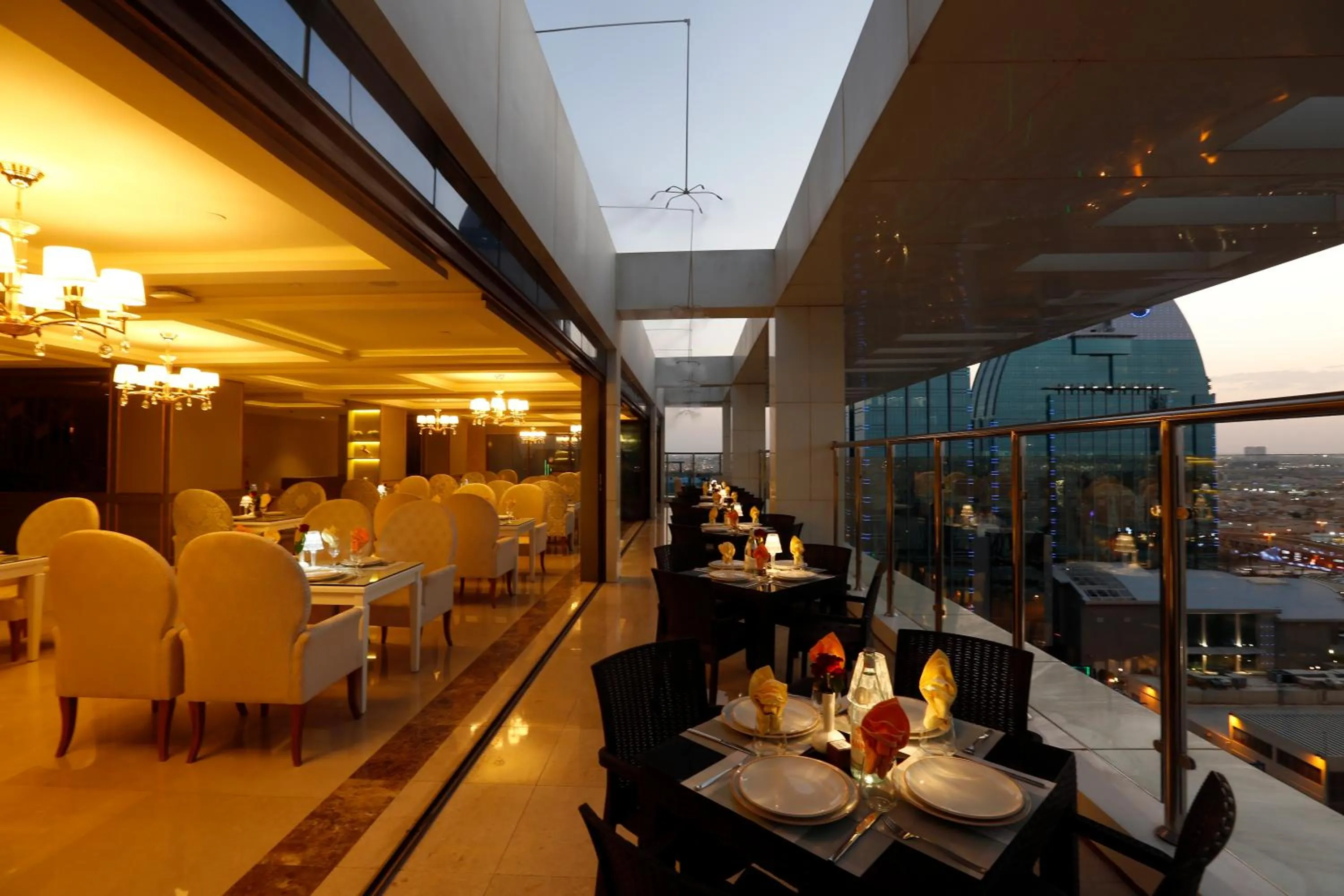 Restaurant/places to eat in Cantonal Hotel by Warwick