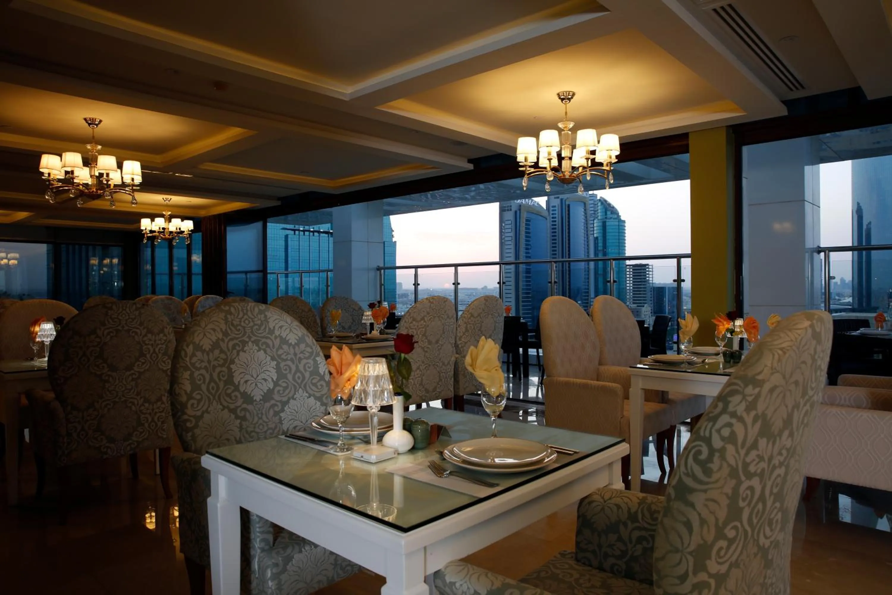 Restaurant/places to eat in Cantonal Hotel by Warwick