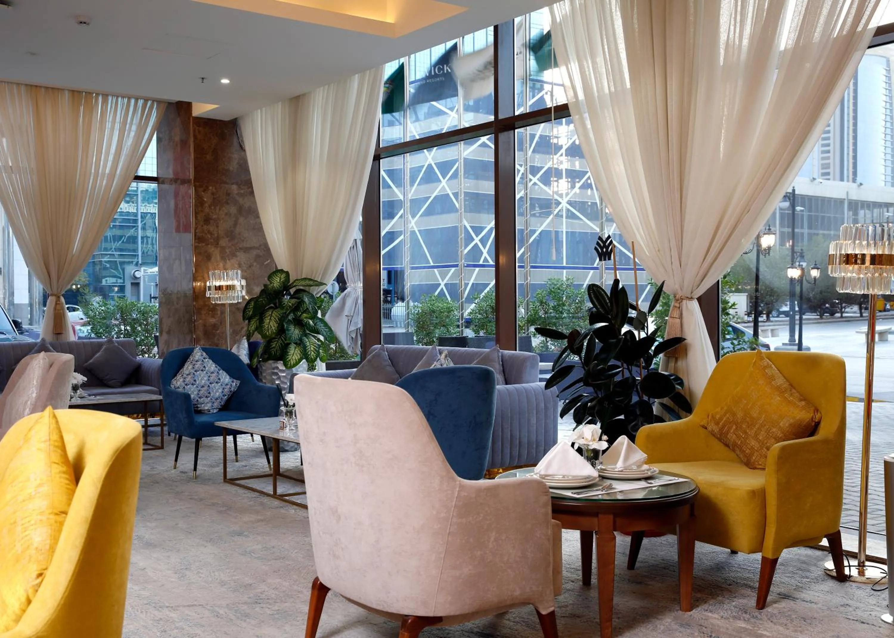 Restaurant/places to eat in Cantonal Hotel by Warwick