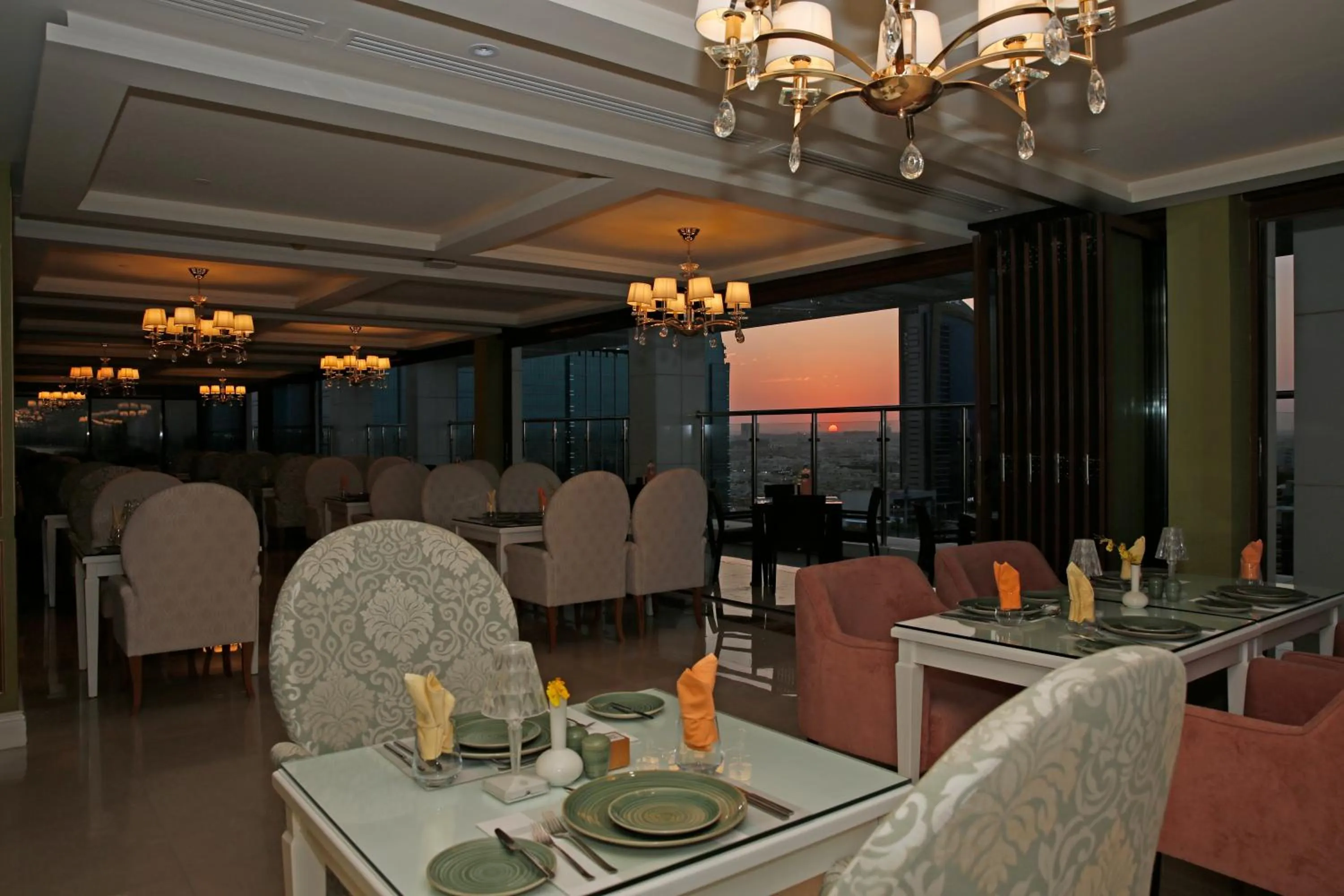 Restaurant/places to eat in Cantonal Hotel by Warwick