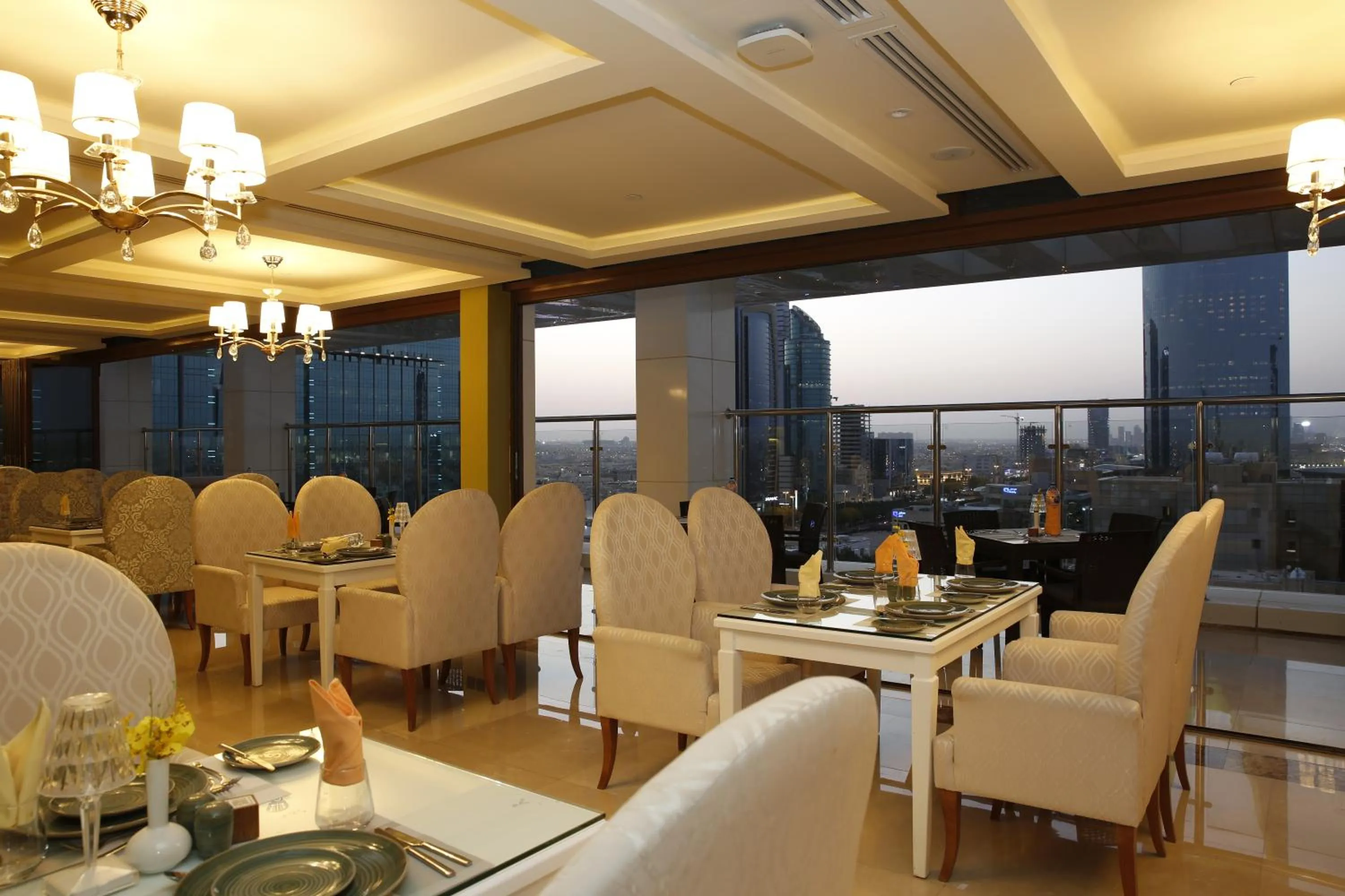 Restaurant/places to eat in Cantonal Hotel by Warwick