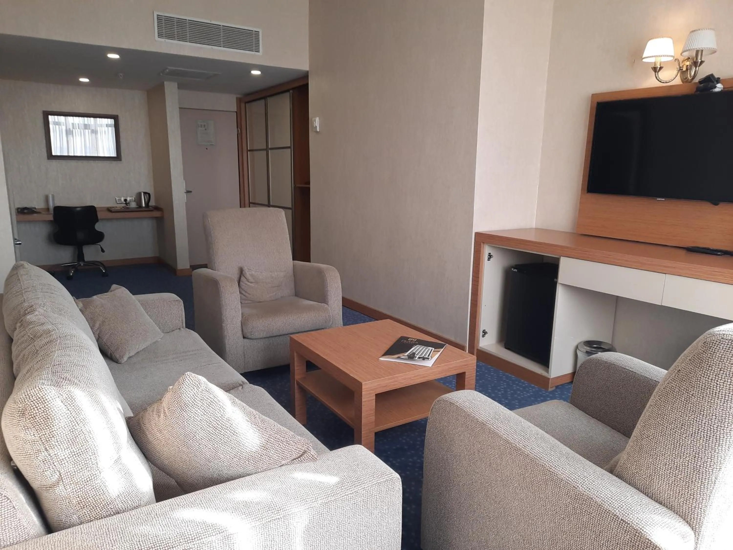 Communal lounge/ TV room in Plaza Hotel Diyarbakir