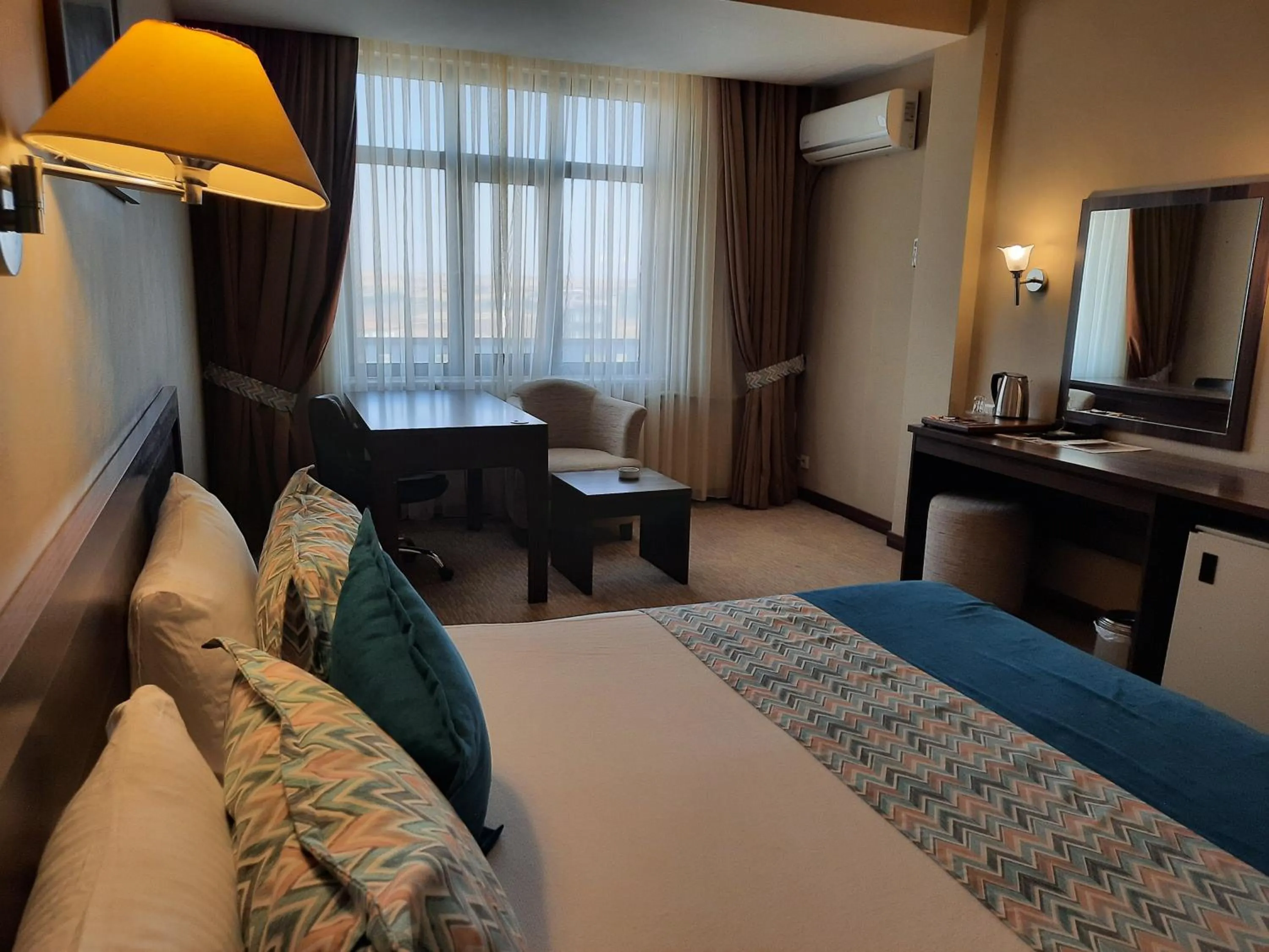 Communal lounge/ TV room, Bed in Plaza Hotel Diyarbakir