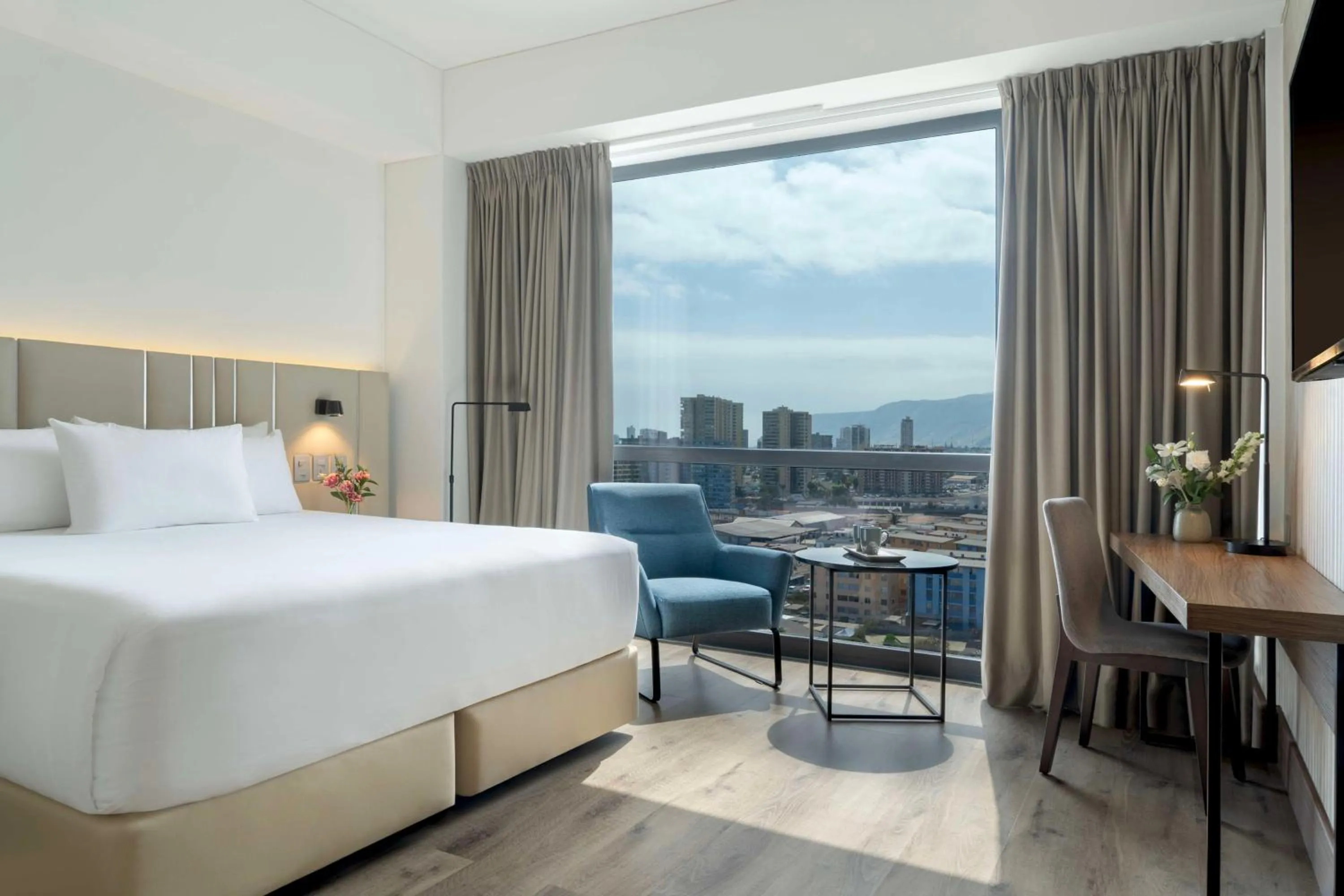 Bedroom, Bed in NH Iquique Pacifico