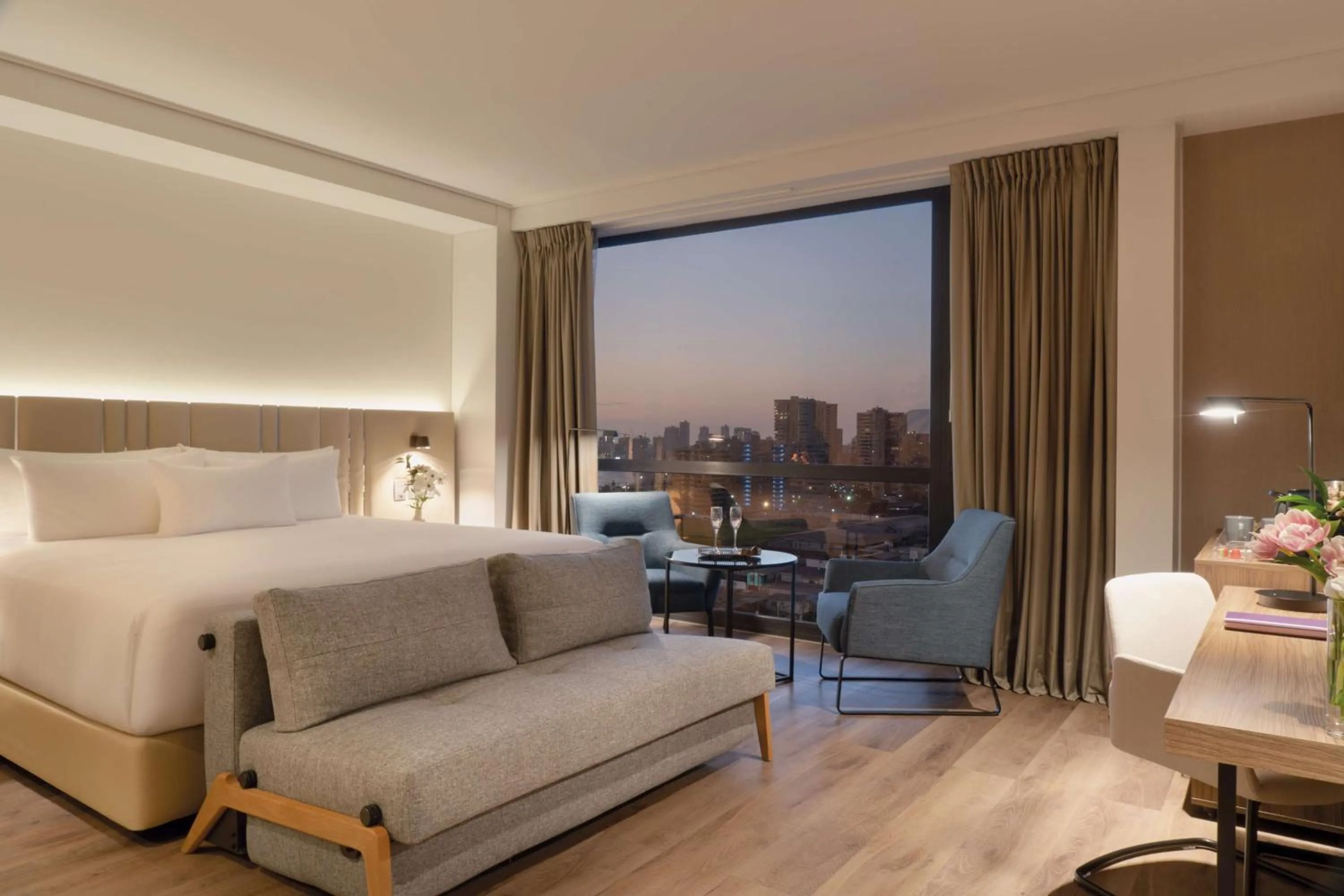 Bedroom, Bed in NH Iquique Pacifico