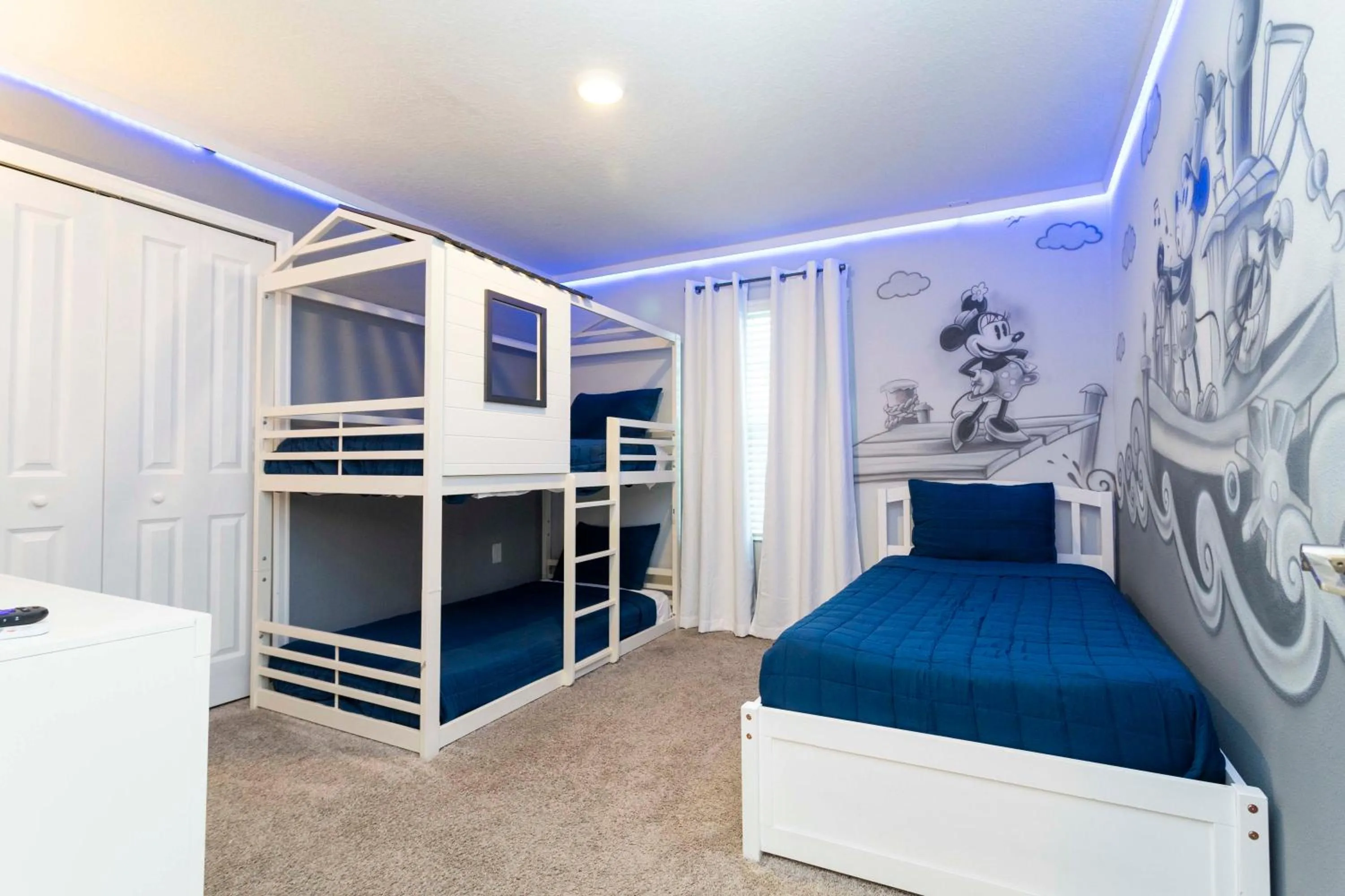 Bed in Magnificent 5Bd w/ Pool Close to Disney @Storey Lake 4800